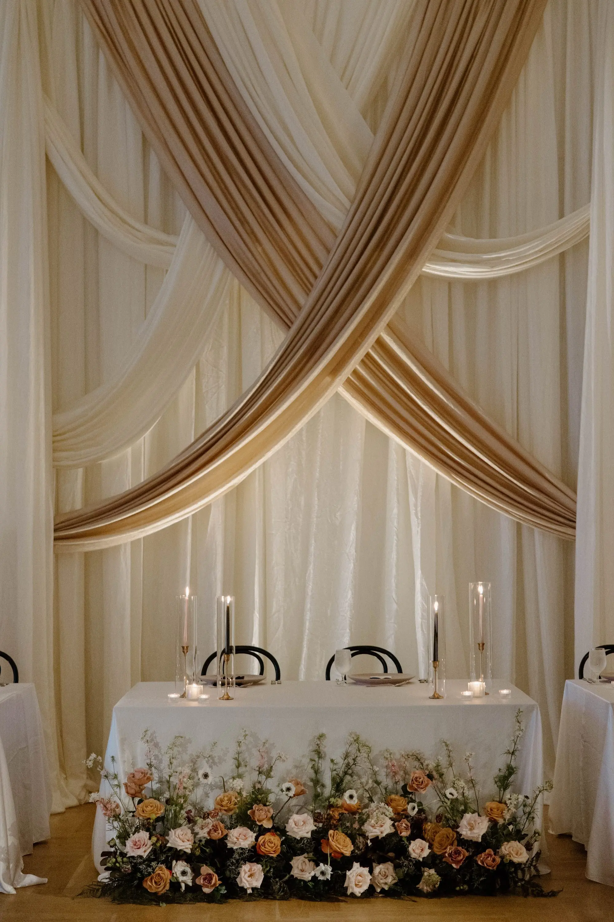 Timeless Modern Wedding Reception Sweetheart Table Decor Ideas