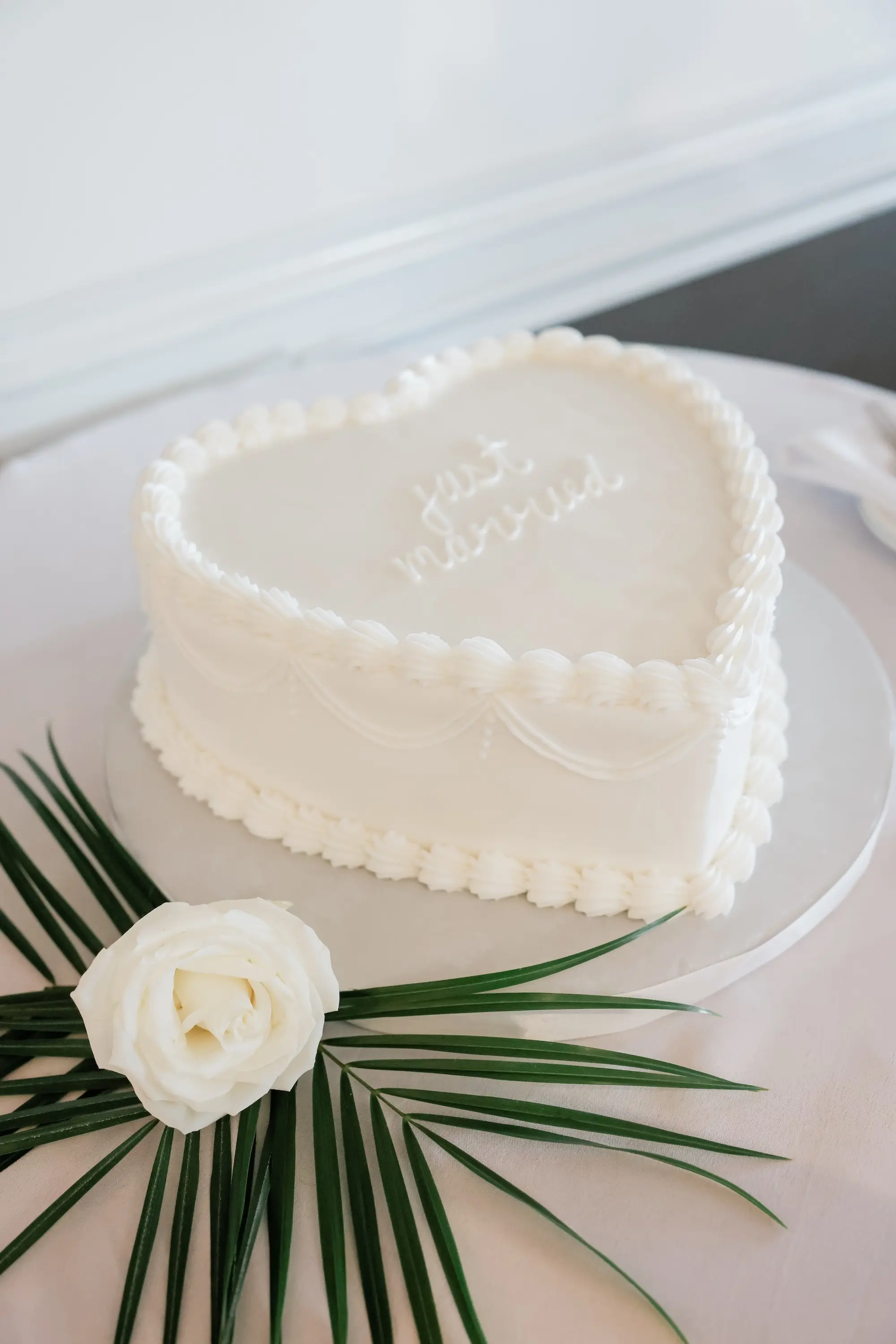 31Elegant Green White and Gold Ballroom Wedding jpg - Tropical Green and White Downtown St. Pete Wedding | The Birchwood Modern Monochrome White Heart Wedding Cake Inspiration