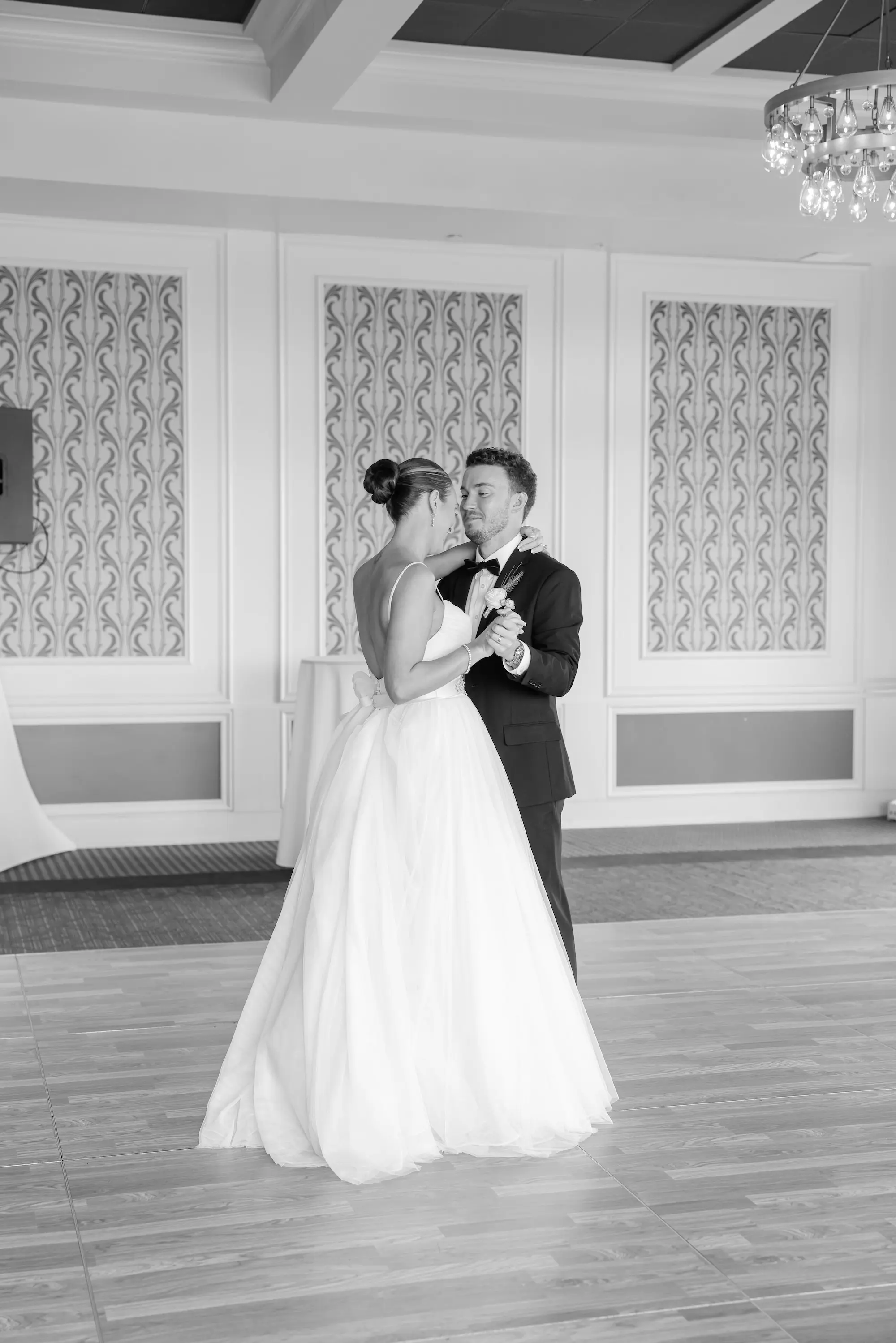 Tropical Green And White Downtown St. Pete Wedding | The Birchwood