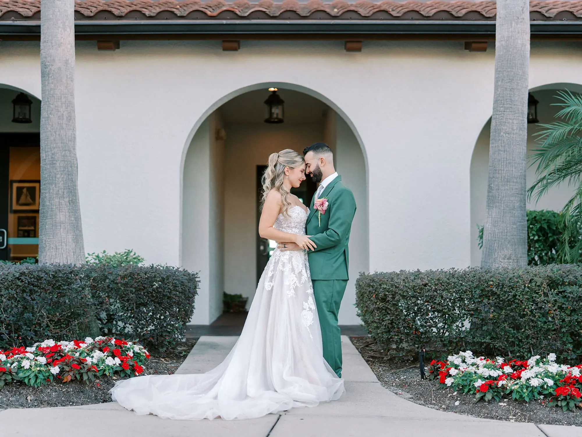 Bride and Groom Outdoor Wedding Portrait | South Tampa Wedding Venue Westshore Yacht Club | Tampa Bay Photographer Eddy Almaguer Photography