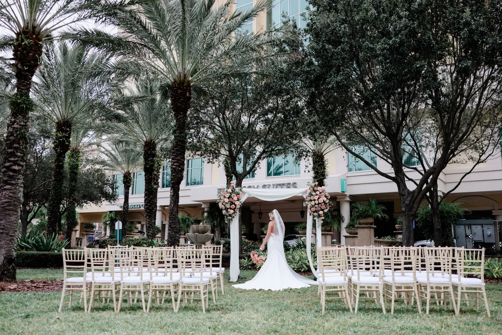 Elegant Coral and Peach Wedding Inspiration | Embassy Suites by Hilton Tampa Downtown Convention Center