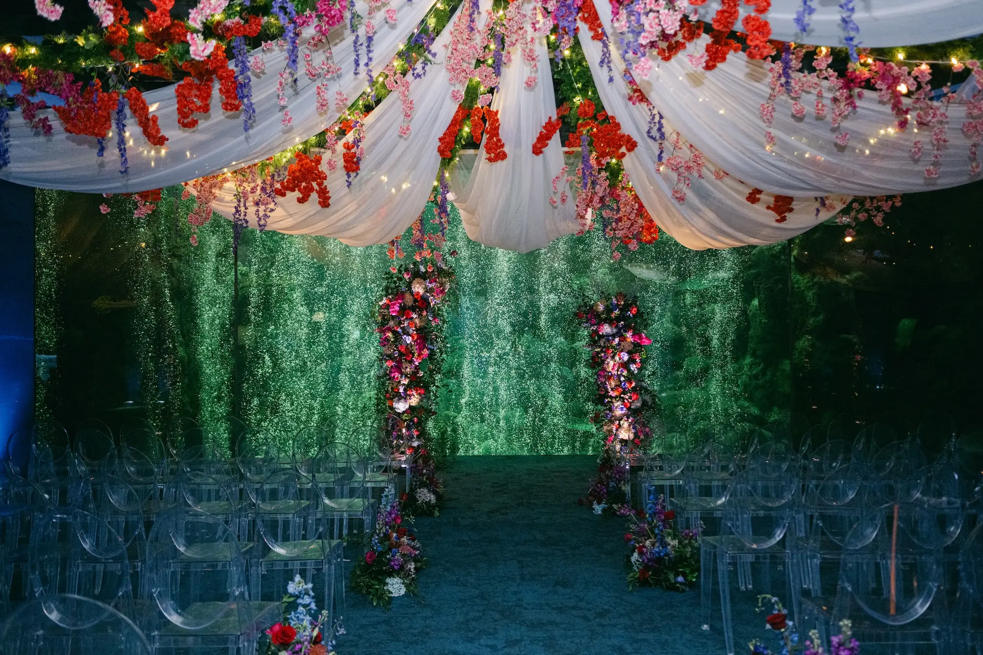 Vibrant Downtown Tampa Rooftop Wedding | Florida Aquarium