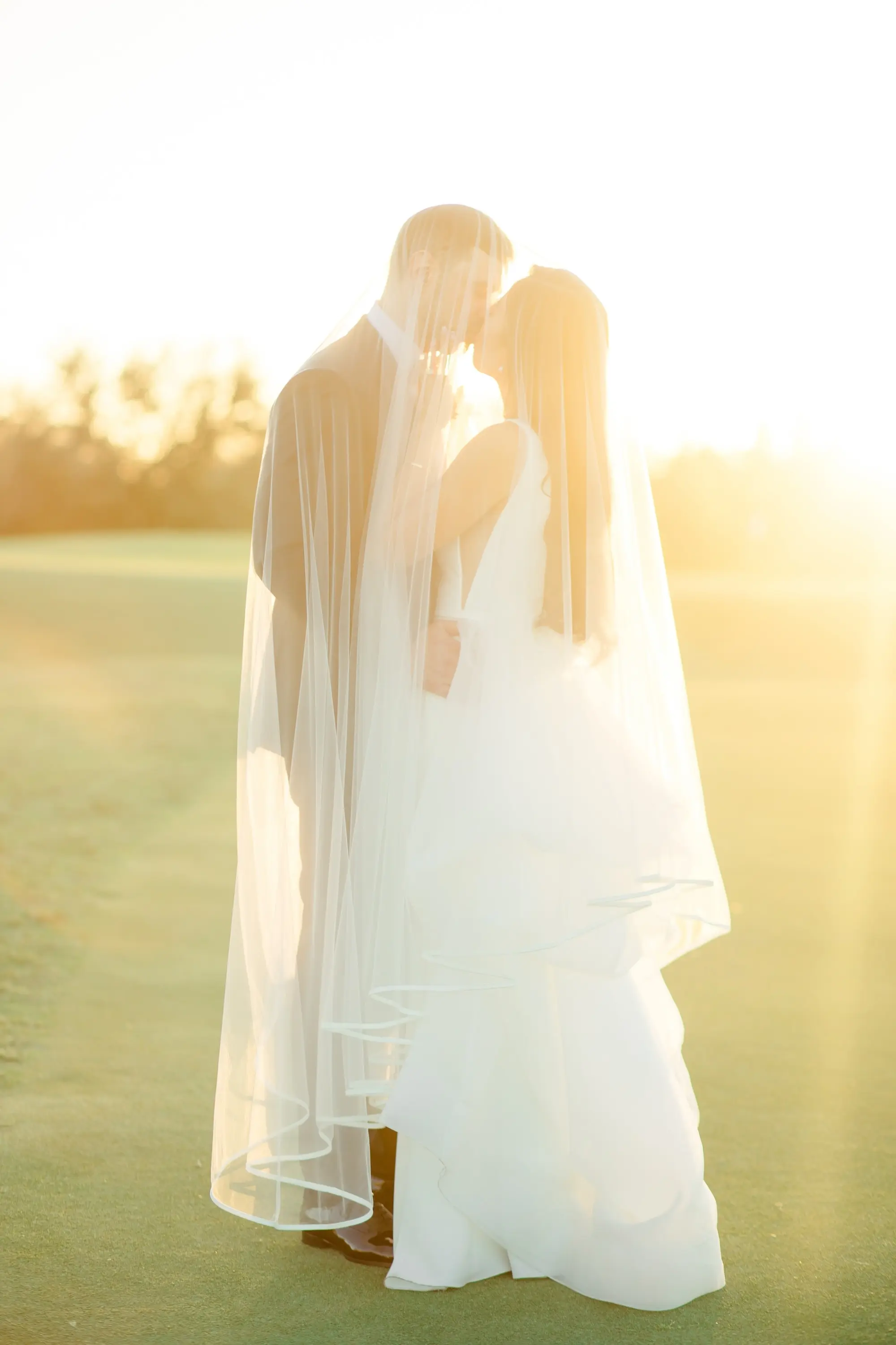 39Romantic Pastel and Navy Sarasota Wedding Inspiration jpg - Timeless Gold and Green Sarasota Wedding | Lakewood Ranch Golf & Country Club Bride and Groom in Veil Golden Hour Wedding Portrait | Susan Elizabeth Weddings Tampa Wedding Photographer | Sarasota Wedding Venue Lakewood Ranch Golf and Country Club