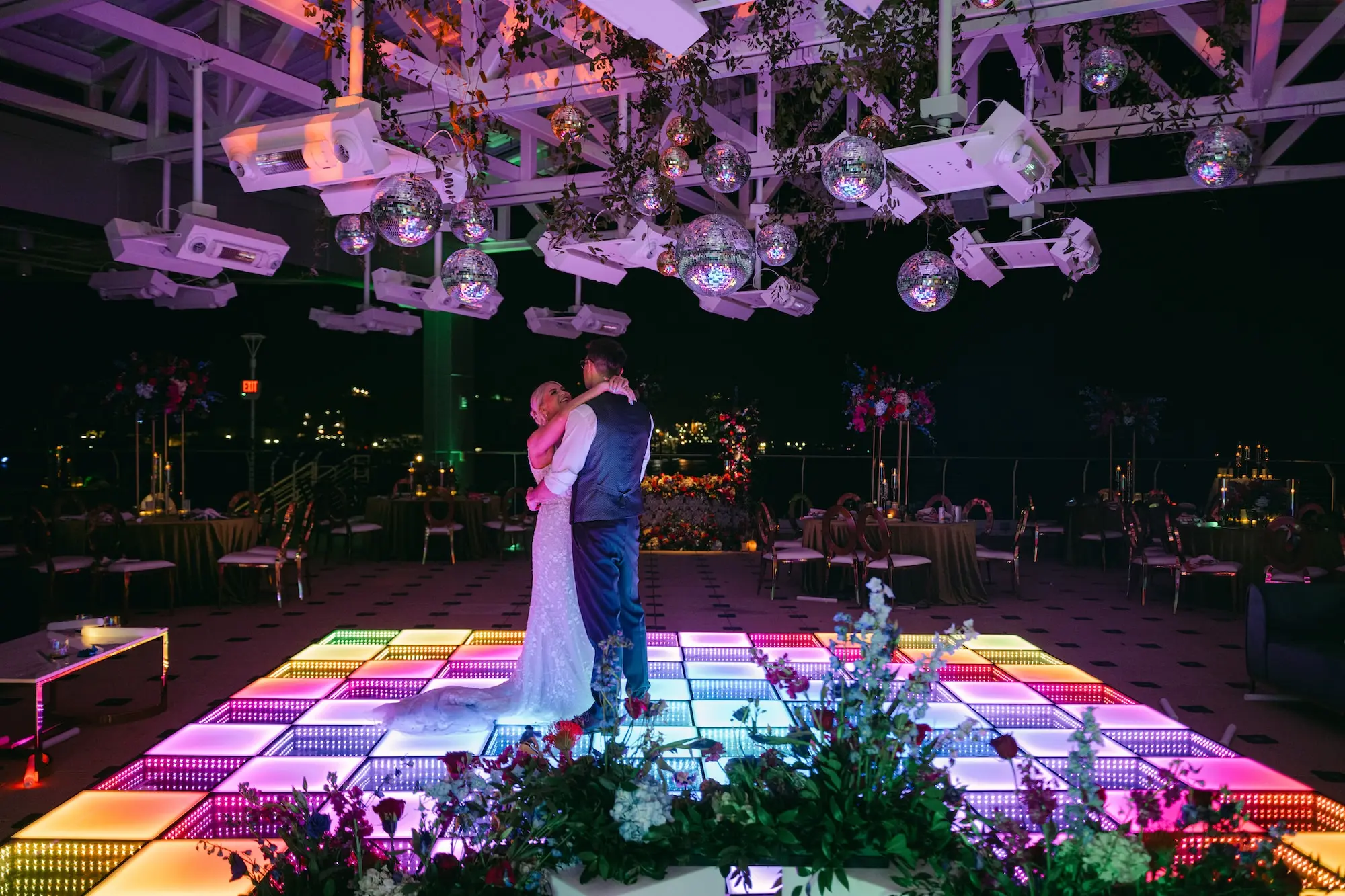 Bride and Groom Private Last Dance Wedding Portrait | Tampa Bay Event Venue Florida Aquarium | Planner Blue Skies Weddings and Events | Tampa Bay DJ Co