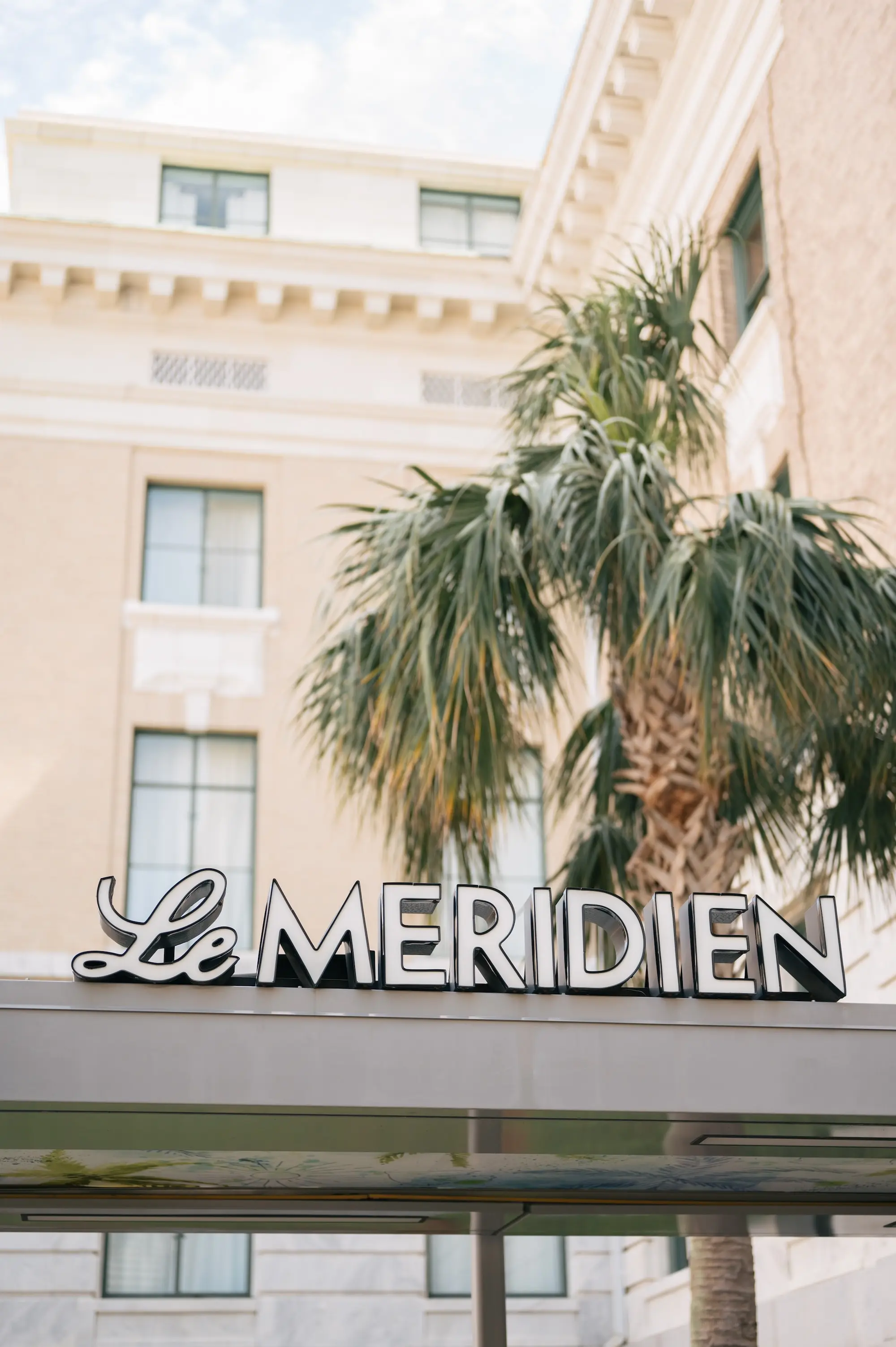 Downtown Tampa Wedding Venue Le Meriden Hotel | Historic Hotel Tampa Venue Ideas | Spring Florida Wedding Venue Inspiration