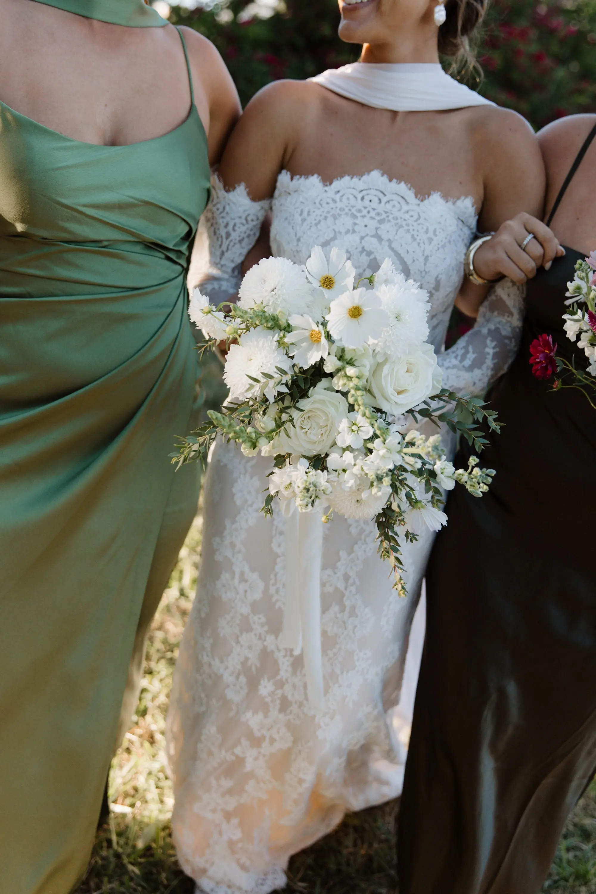 White Floral Bridal Wedding Bouquet Ideas