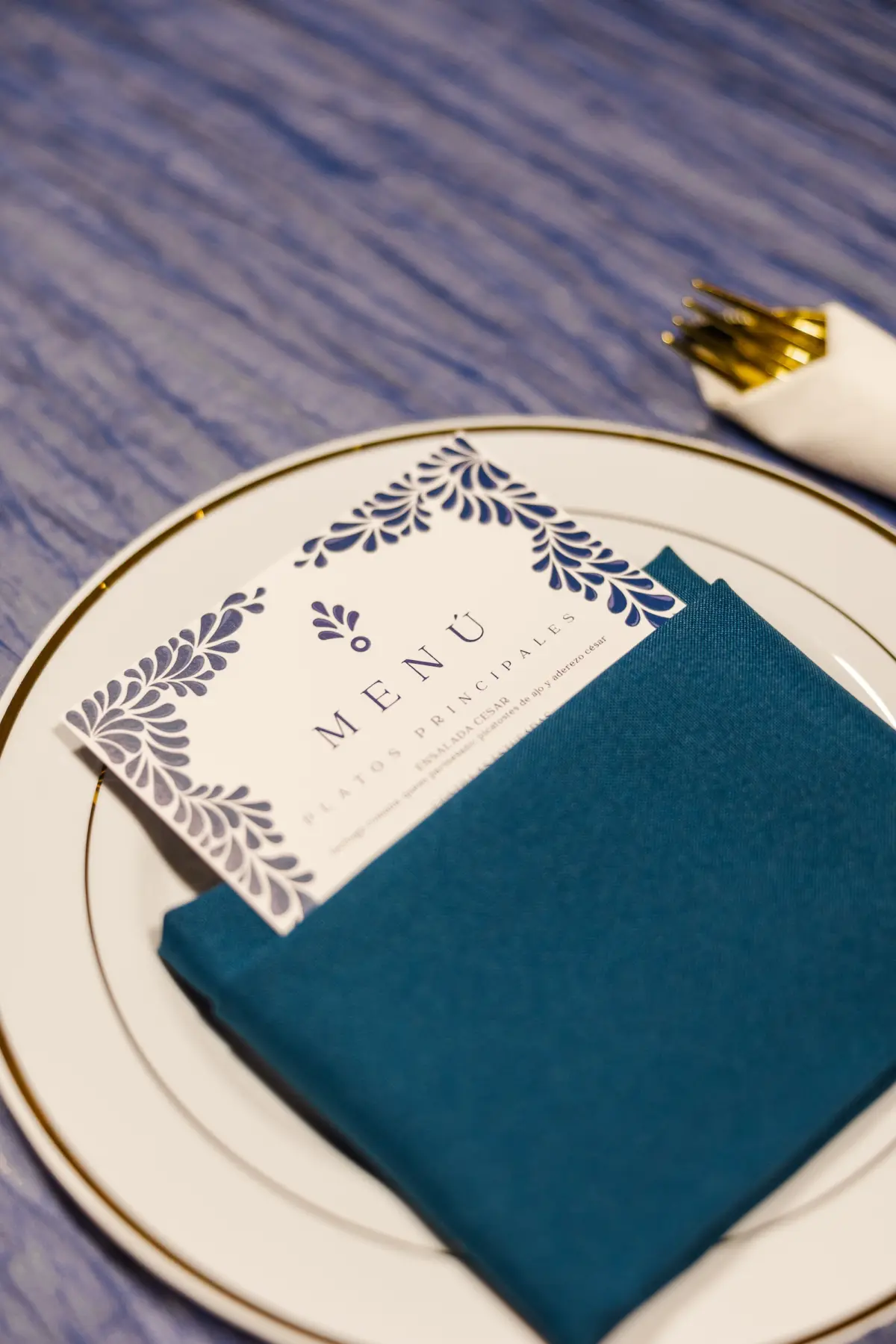 30Vibrant Blue Mexican Wedding Ideas - Blue Mexican-Inspired Winter Haven Wedding | Venue 650 Mexican White and Blue Menu on Gold and White Charger with Azul Blue Napkin Wedding Reception Tablescape Inspiration