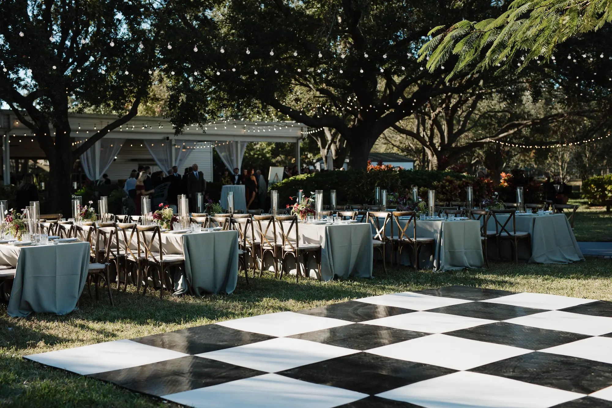 Green and White Outdoor Tampa Wedding | Davis Island Garden Club |