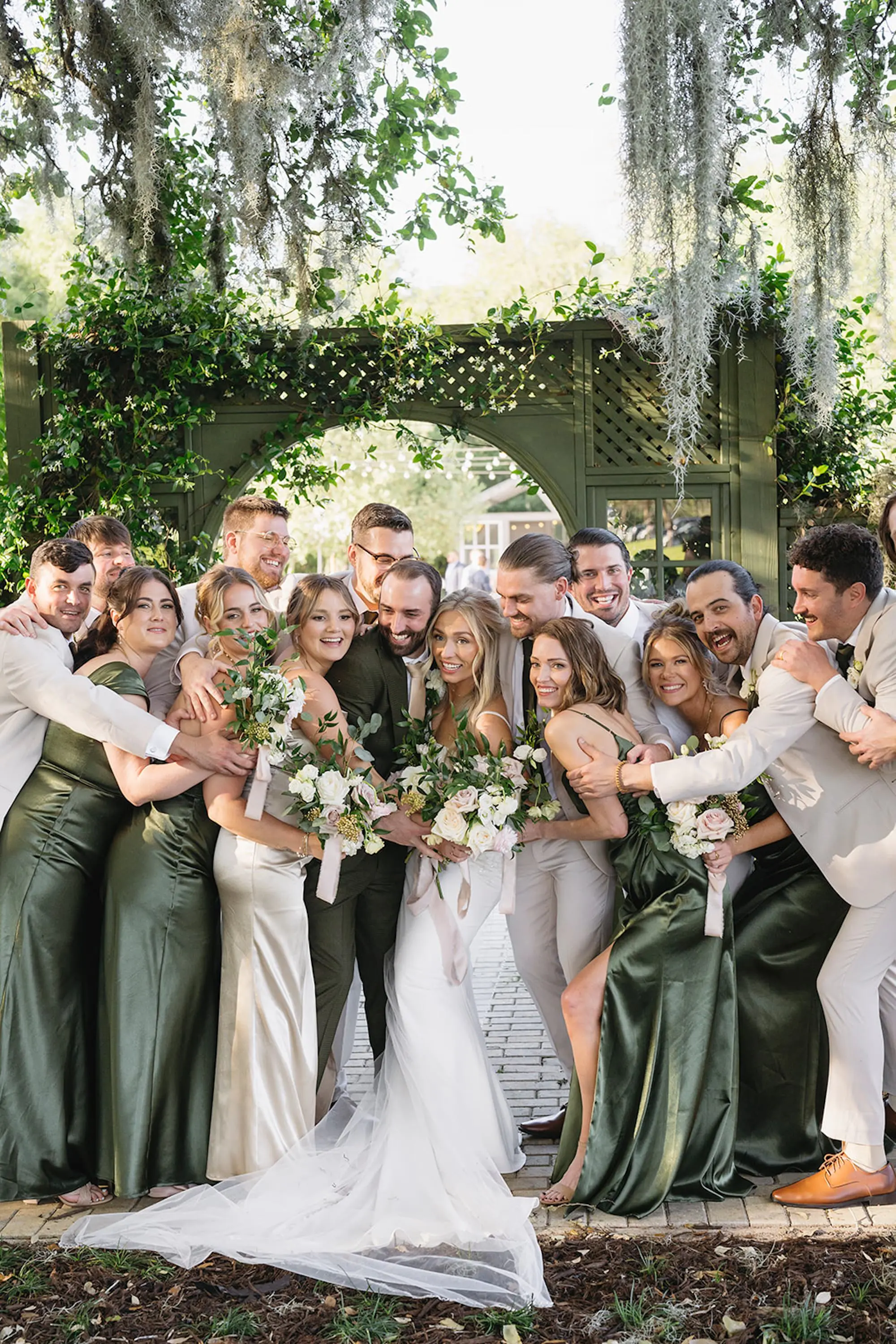 Romantic Spring Garden Seffner Wedding | Mill Pond Estate