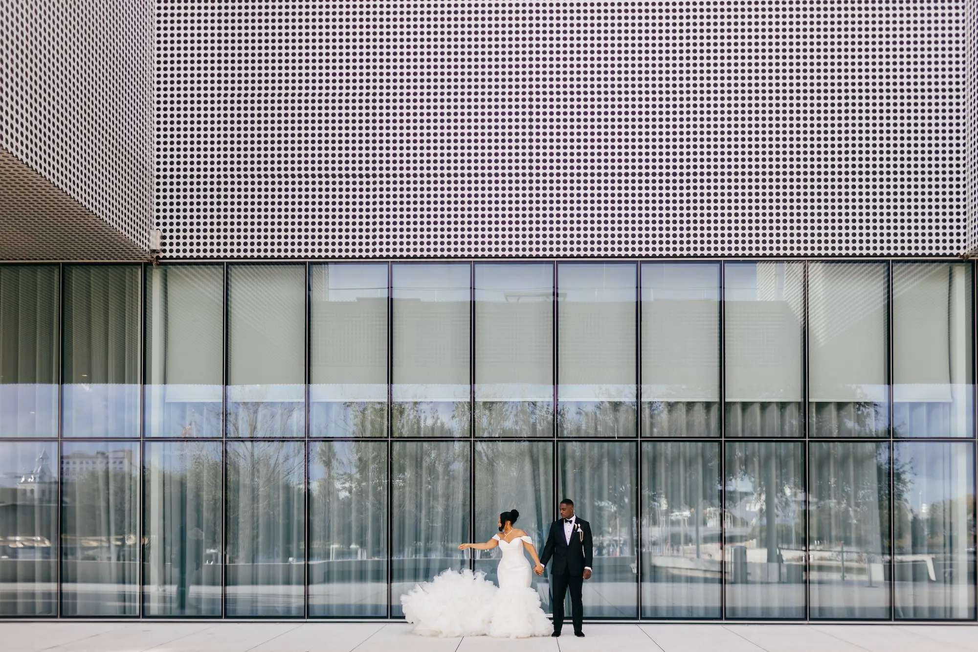 Contemporary Modern Black Wedding | Tampa Museum of Art