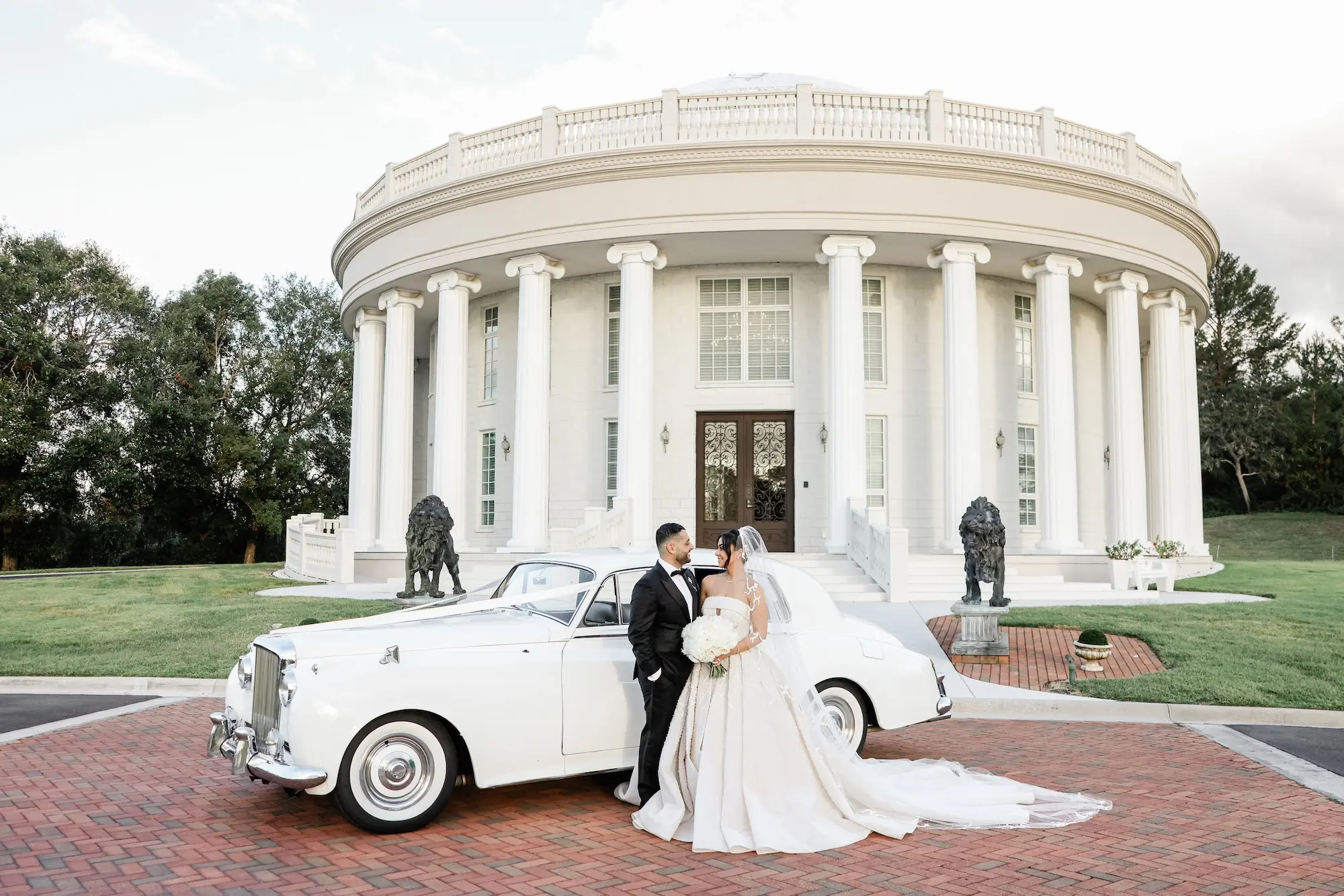 22Luxurious Cream White and Gold Ballroom Wedding Inspiration Whitehurst Gallery Venue - Tampa Bay Venues Offering Intimate Wedding Elopement Packages Bride and Groom Just Married Wedding Portrait | Tampa Bay Event Venue Whitehurst Gallery | Photographer Lifelong Photography Studio