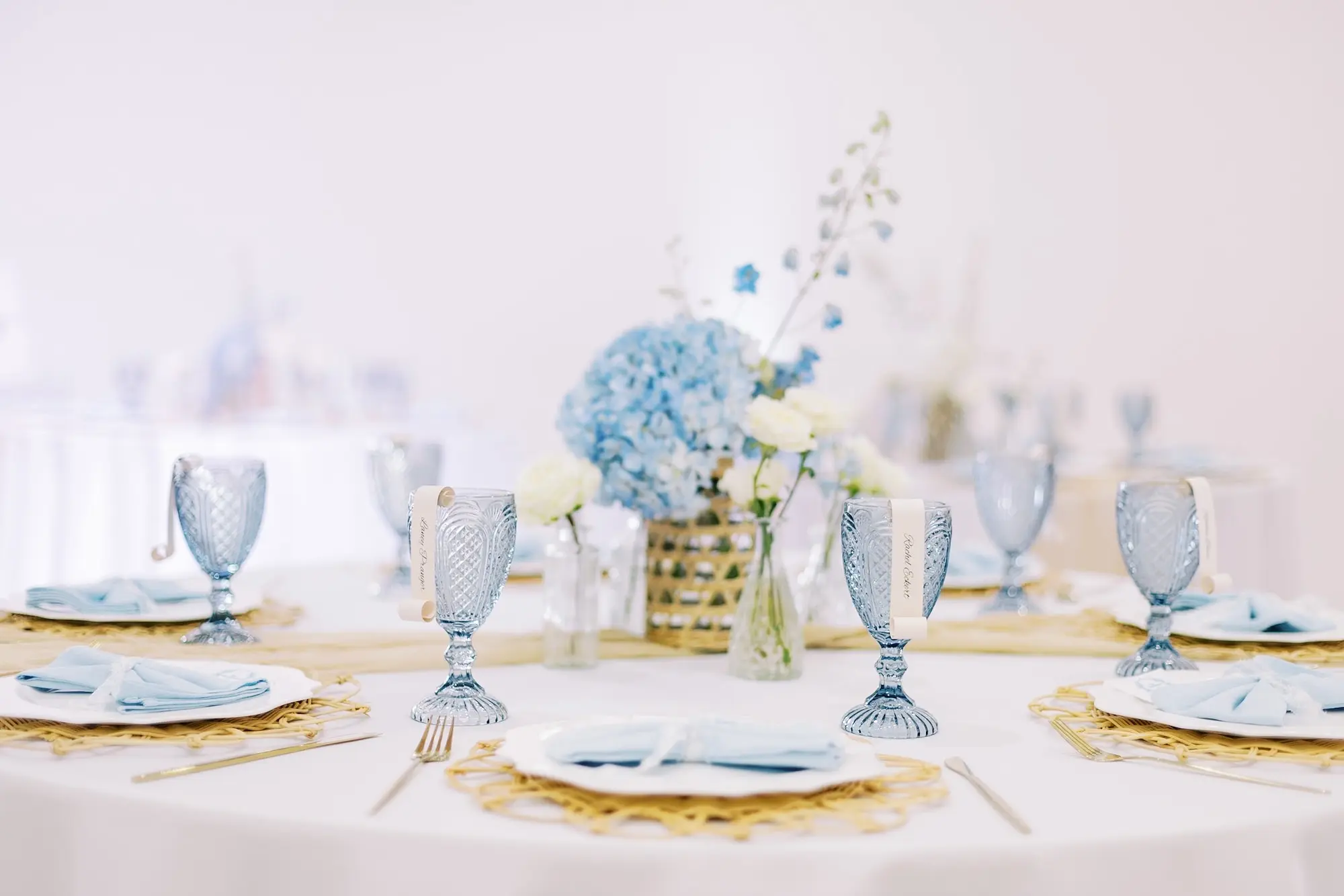 Elegant Blue and White Wedding Reception Decor Ideas