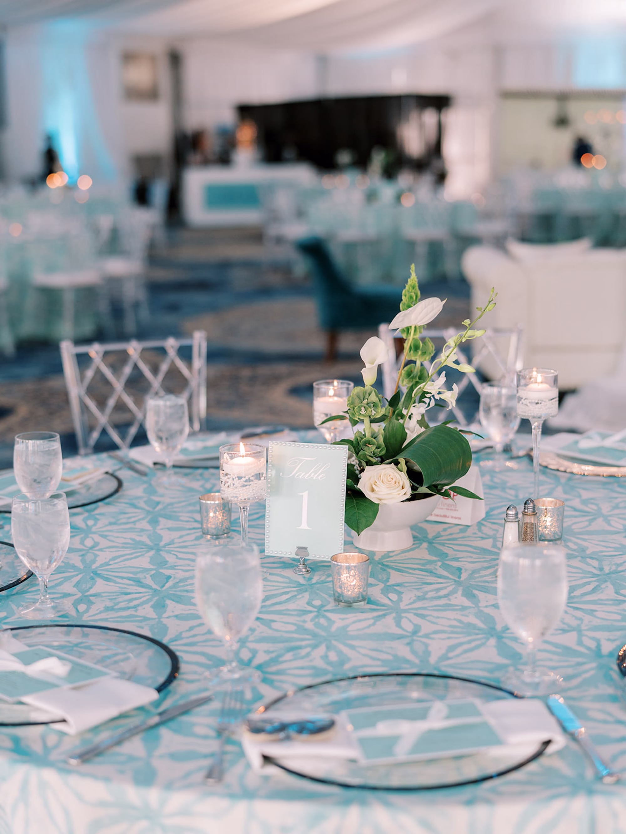 Breakfast at Tiffanys Blue Inspired Wedding Bridal Shower Ideas | Black Glass Rimmed Chargers and Rose Centerpieces