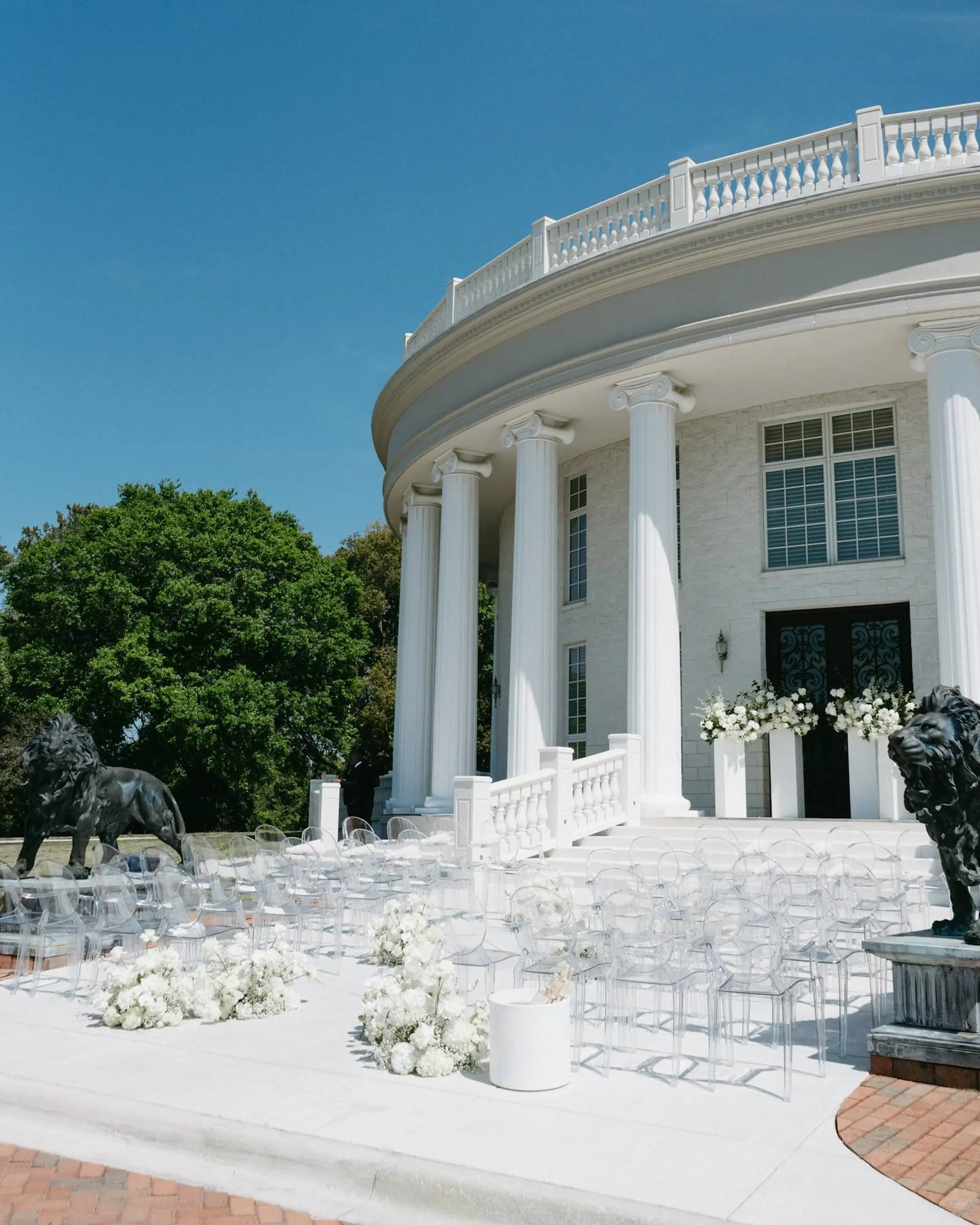 Romantic Monochromatic White Wedding Ceremony Decor Ideas | Modern White Ghost Ceremony Chairs Inspiration | Neoclassical Architectural Tarpon Springs Wedding Venue Whitehurst Gallery