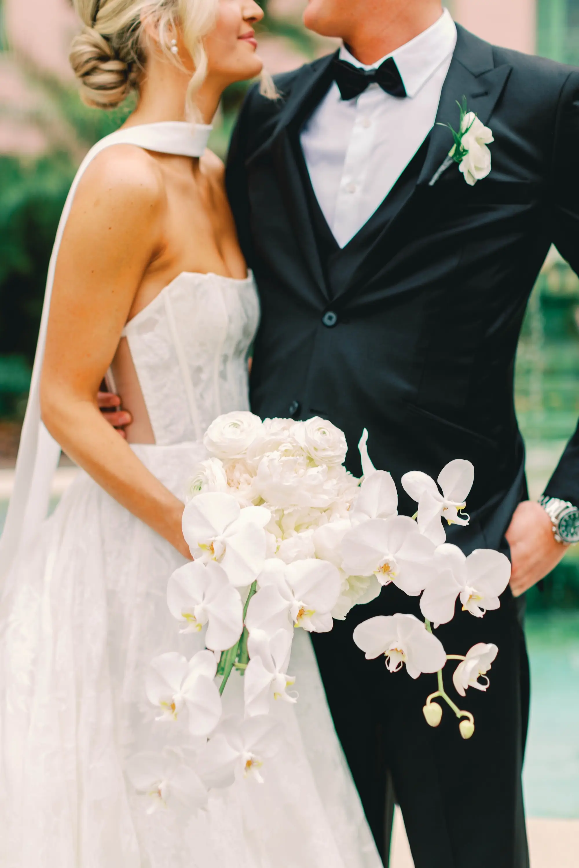 17Classic White and Green Wedding Ideas - Classic, White and Green St. Pete Wedding | The James Museum of Western & Wildlife Art Bride and Groom Wedding Portrait | Timeless White Roses and Orchids Bridal Bouquet Inspiration