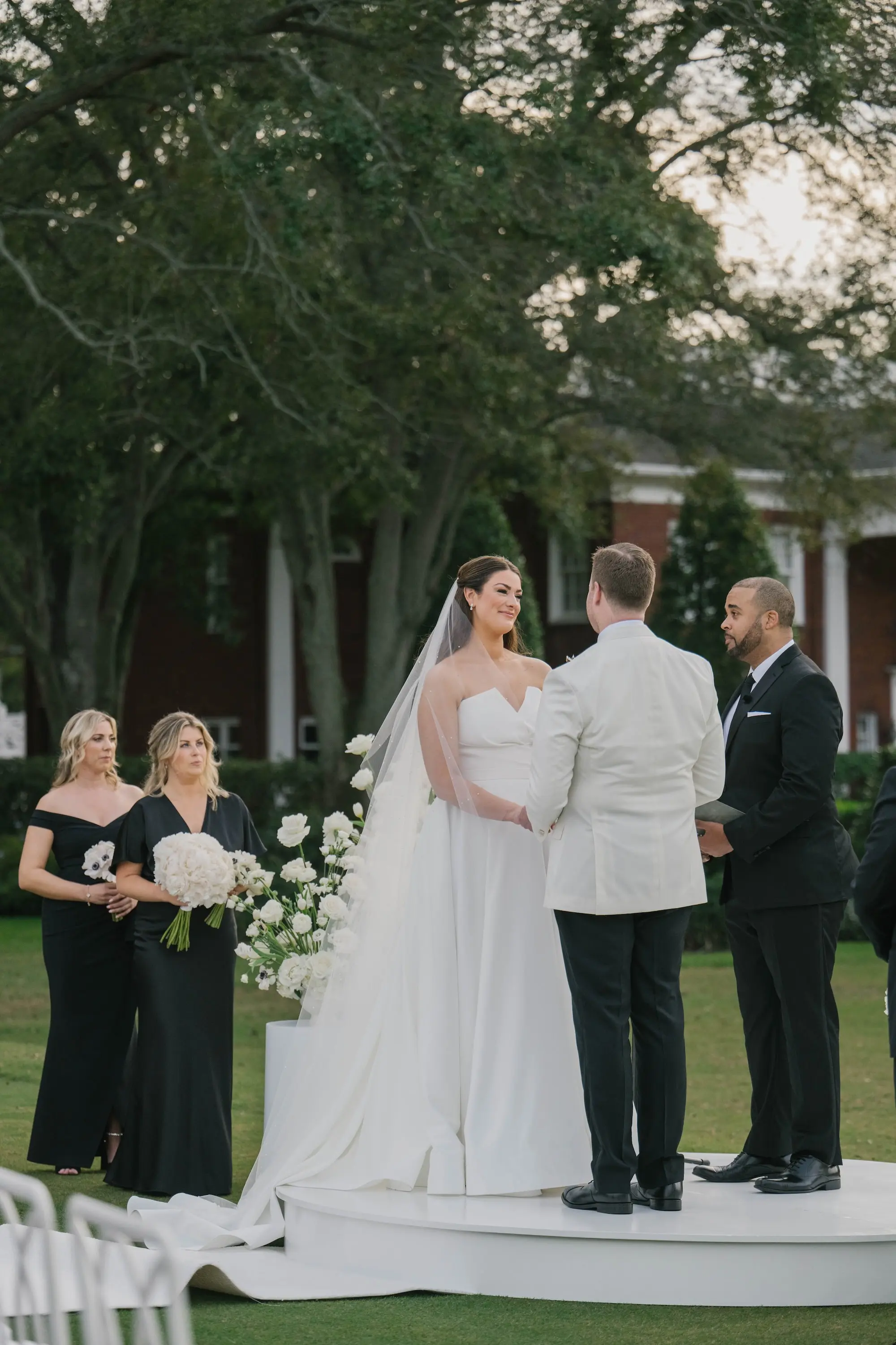 Luxurious Modern Romantic Black and White Wedding Ceremony Ideas