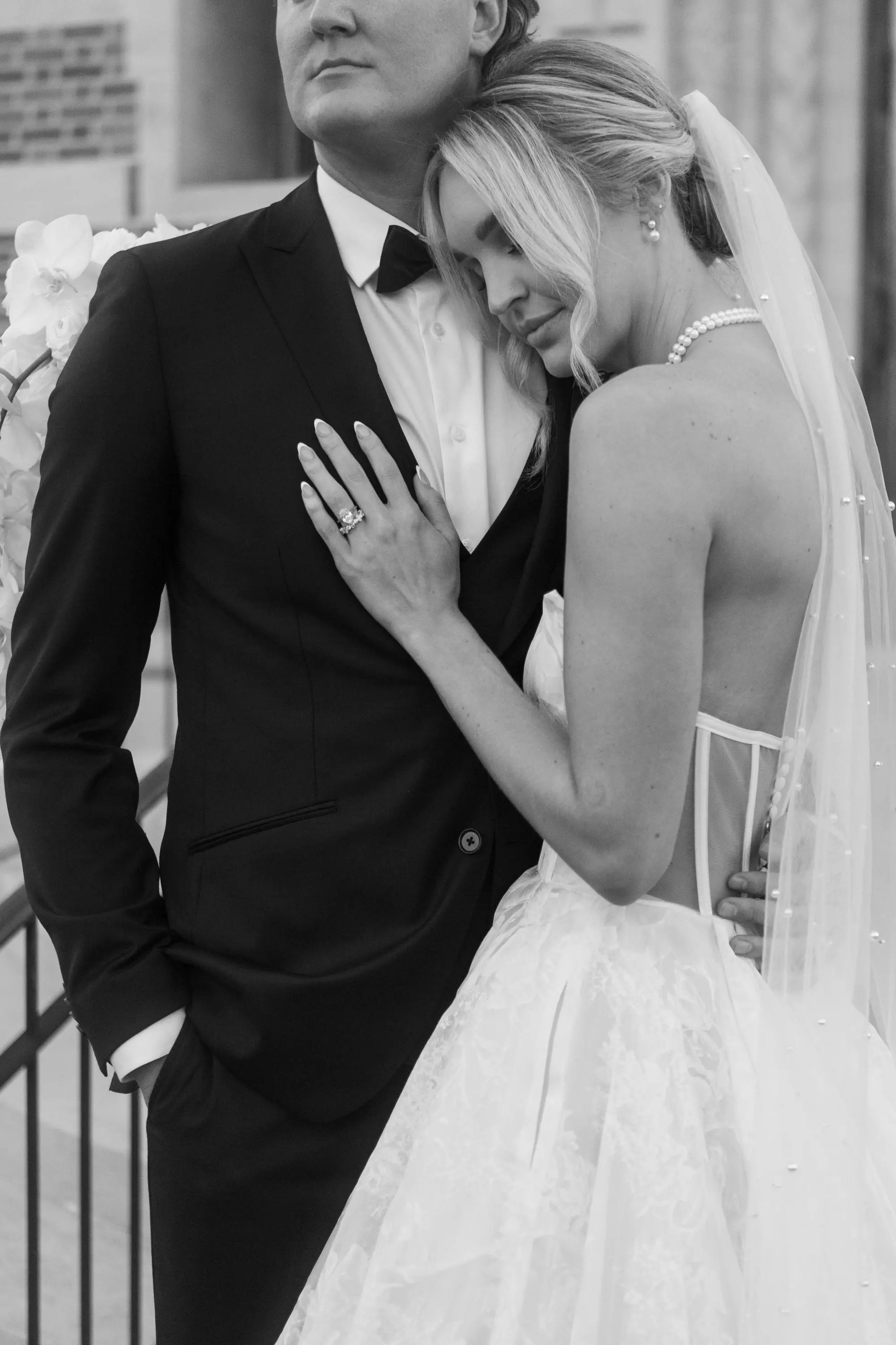 23Classic White and Green Wedding Ideas - Classic, White and Green St. Pete Wedding | The James Museum of Western & Wildlife Art Black and White Bride and Groom Wedding Portrait