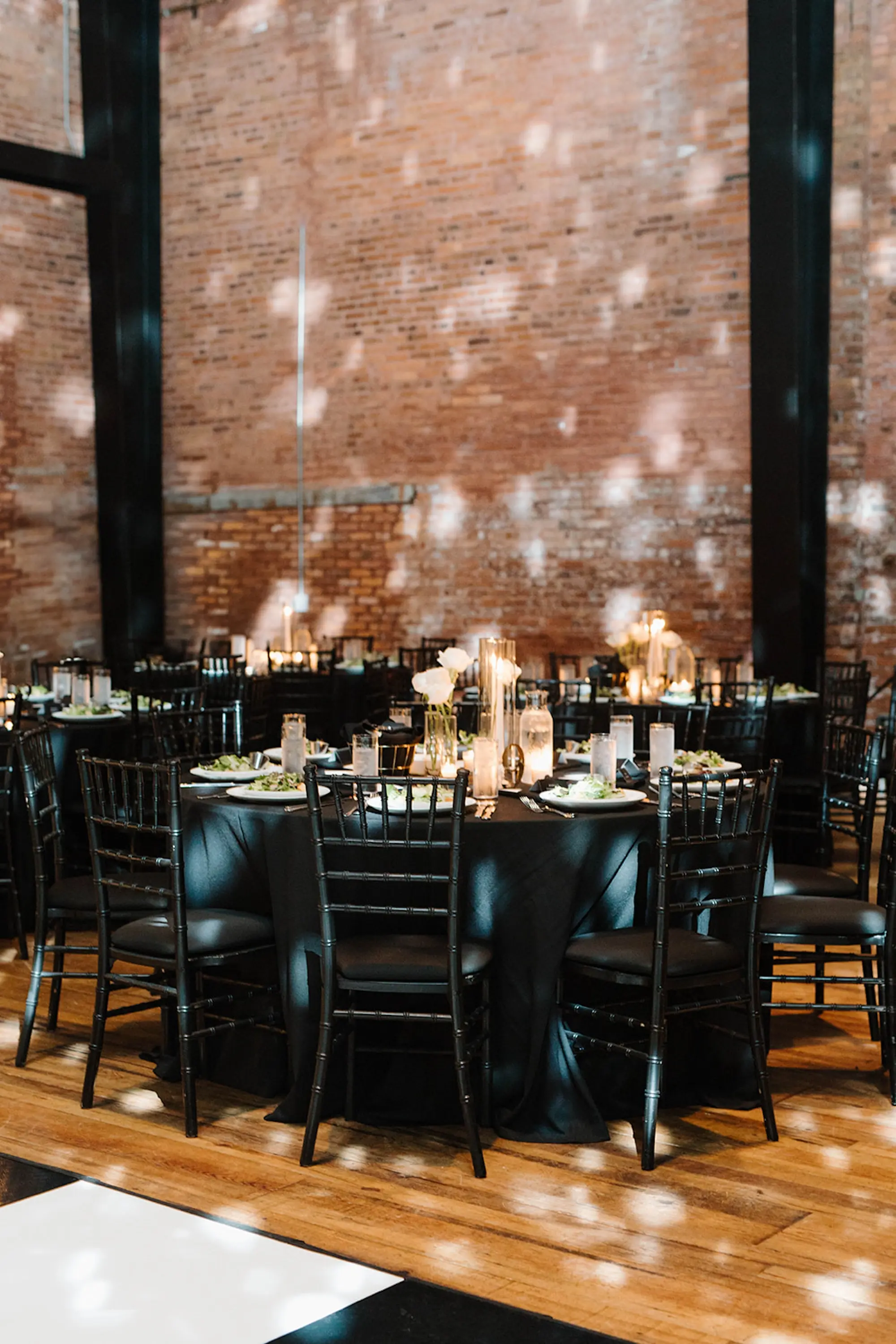 31Moody Modern Black and White Wedding