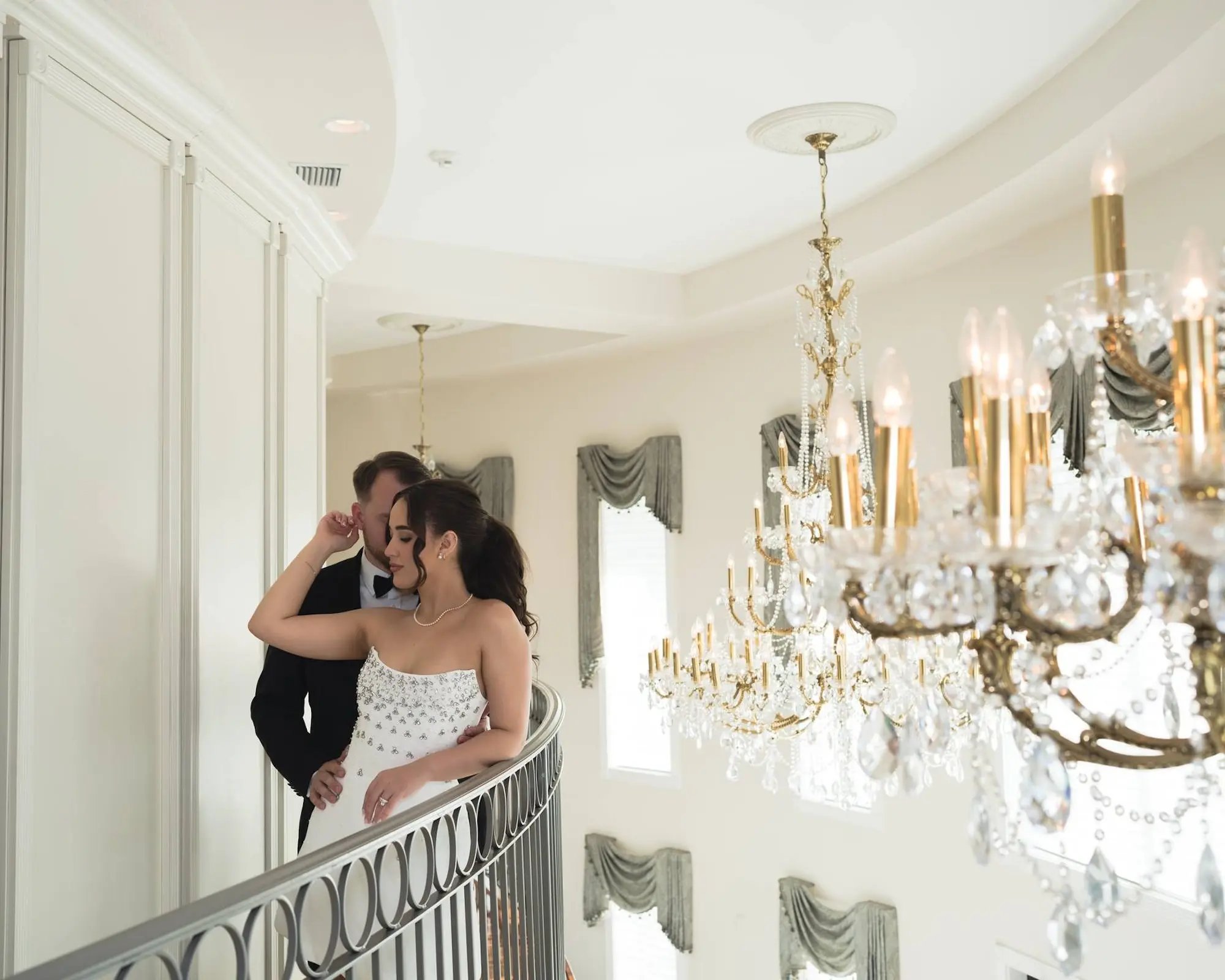 Bride and Groom Wedding Portrait | Neoclassical Architectural Tarpon Springs Wedding Venue Whitehurst Gallery