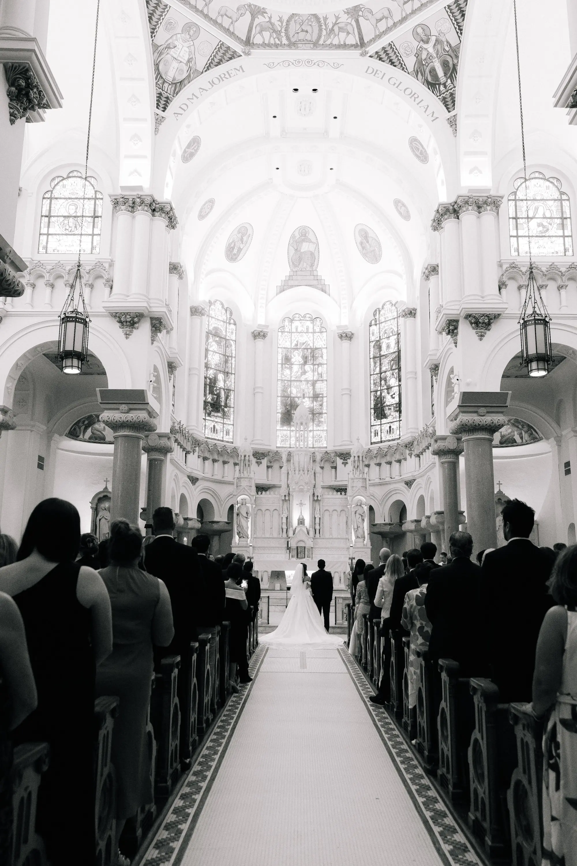 14Classic Gold and White Wedding Decor Inspiration Tampa Venue Sacred Heart Catholic Church - Classic, Ivory Rooftop Wedding | Grand Hyatt Tampa Bay Black and White Bride and Groom Wedding Ceremony Vow Exchange Wedding Portrait | Sacred Heart Catholic Church Wedding Ceremony Venue