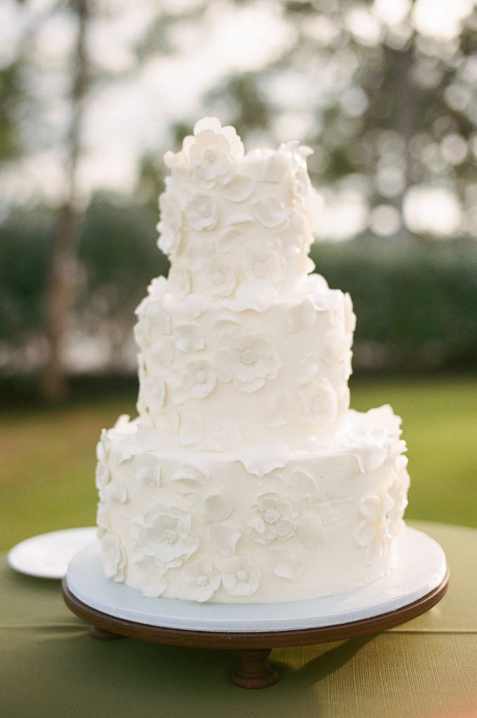White Round Three-Tiered Wedding Cake Ideas