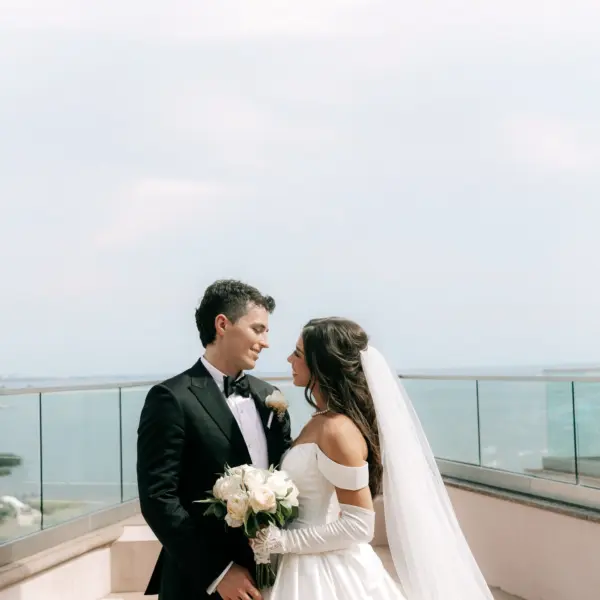 8Classic Gold and White Wedding Decor Inspiration Hotel Venue Grand Hyatt Tampa Bay - Classic, Ivory Rooftop Wedding | Grand Hyatt Tampa Bay Bride and Groom Balcony Waterfront Wedding Portrait | Wedding Venue Grand Hyatt Tampa Bay