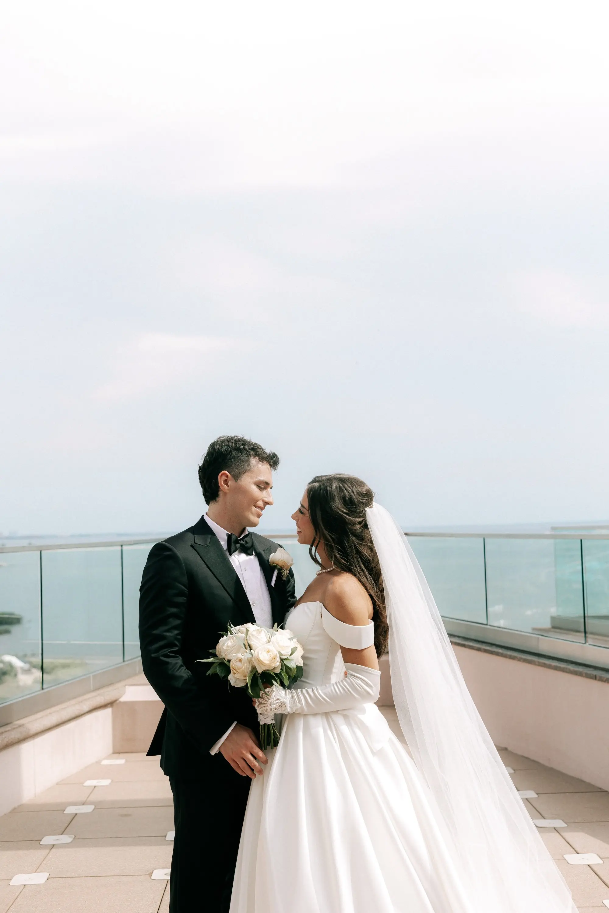 8Classic Gold and White Wedding Decor Inspiration Hotel Venue Grand Hyatt Tampa Bay - Classic, Ivory Rooftop Wedding | Grand Hyatt Tampa Bay Bride and Groom Balcony Waterfront Wedding Portrait | Wedding Venue Grand Hyatt Tampa Bay