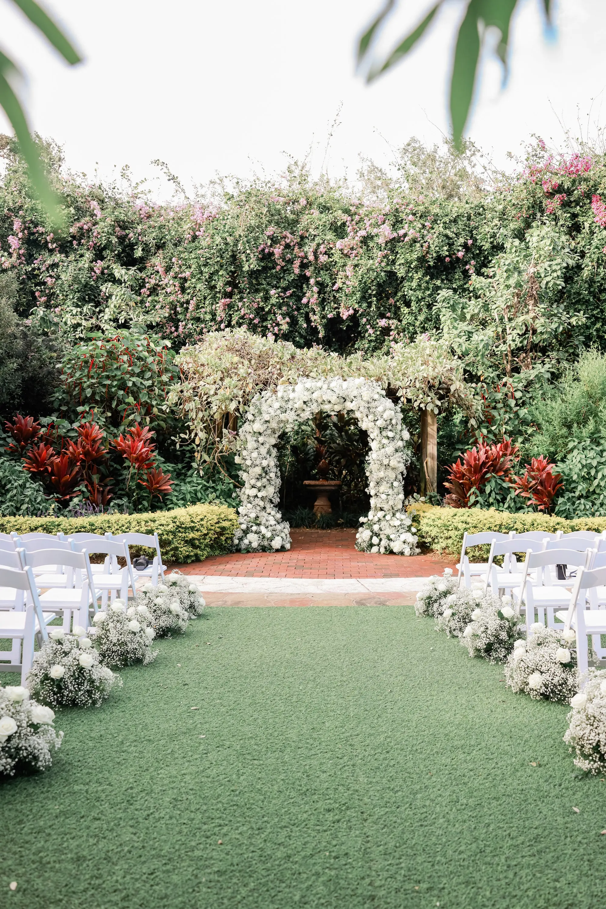 Romantic Outdoor St. Pete Wedding | Sunken Gardens, image size:2000x2999