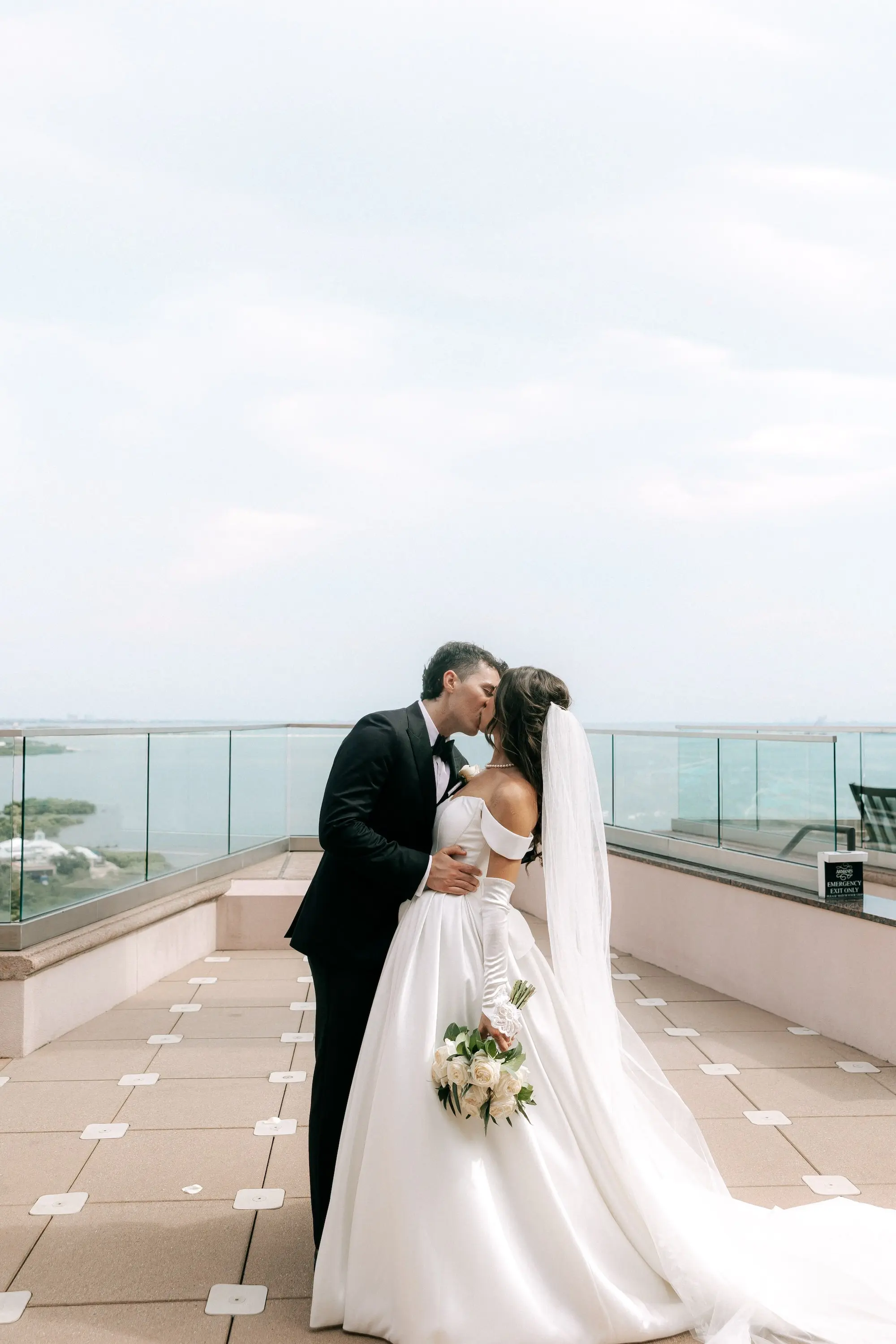 9Classic Gold and White Wedding Decor Inspiration Hotel Venue Grand Hyatt Tampa Bay - Classic, Ivory Rooftop Wedding | Grand Hyatt Tampa Bay Bride and Groom Balcony Waterfront Wedding Portrait | Kitty Chen Couture Chiffon Cathedral Length Veil Ideas | Wedding Venue Grand Hyatt Tampa Bay
