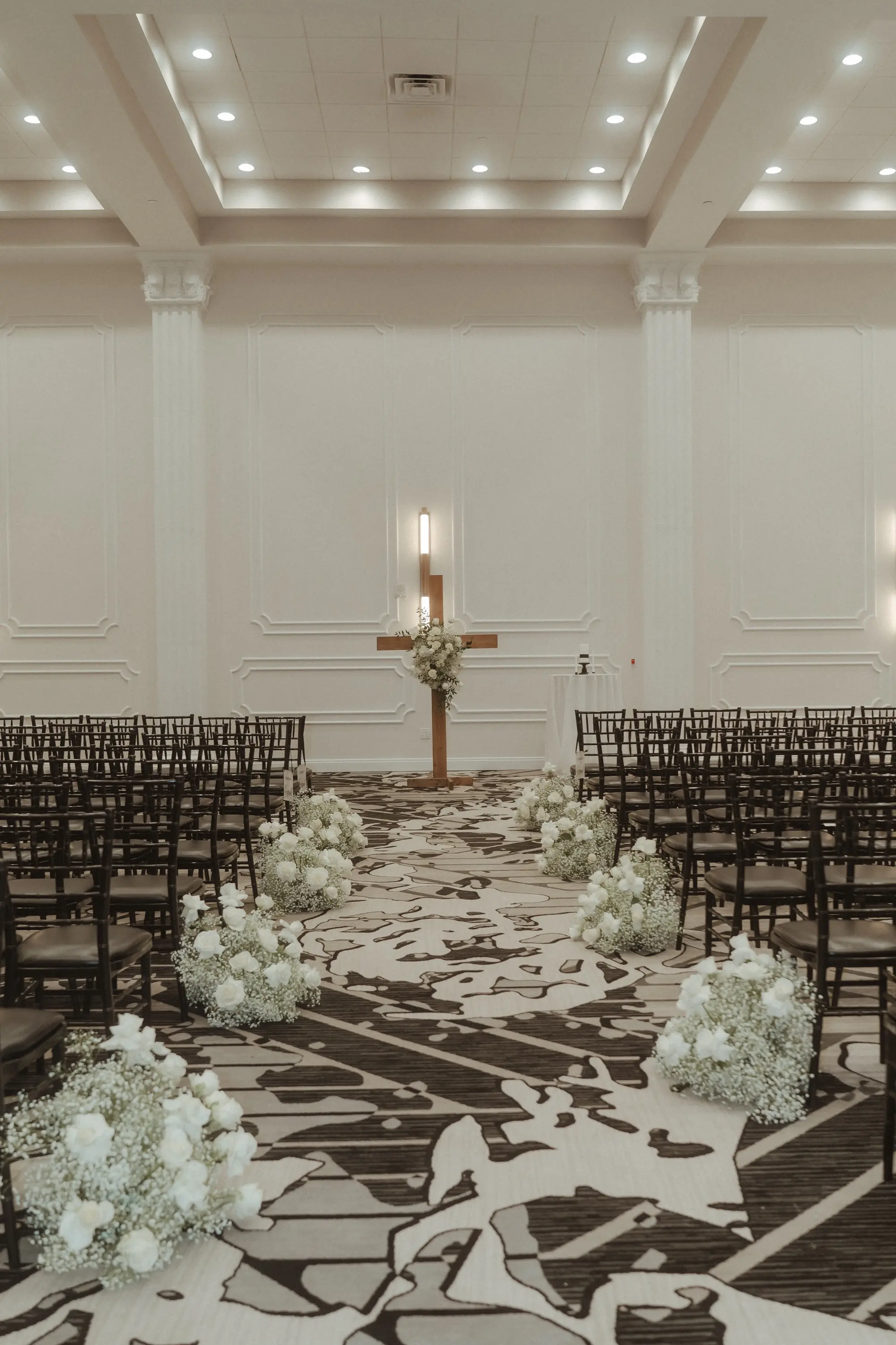 Sophisticated Black and White Wedding Ceremony Decor Inspiration | Tampa Bay Event Venue Hotel Flor | Planner The Olive Tree Weddings