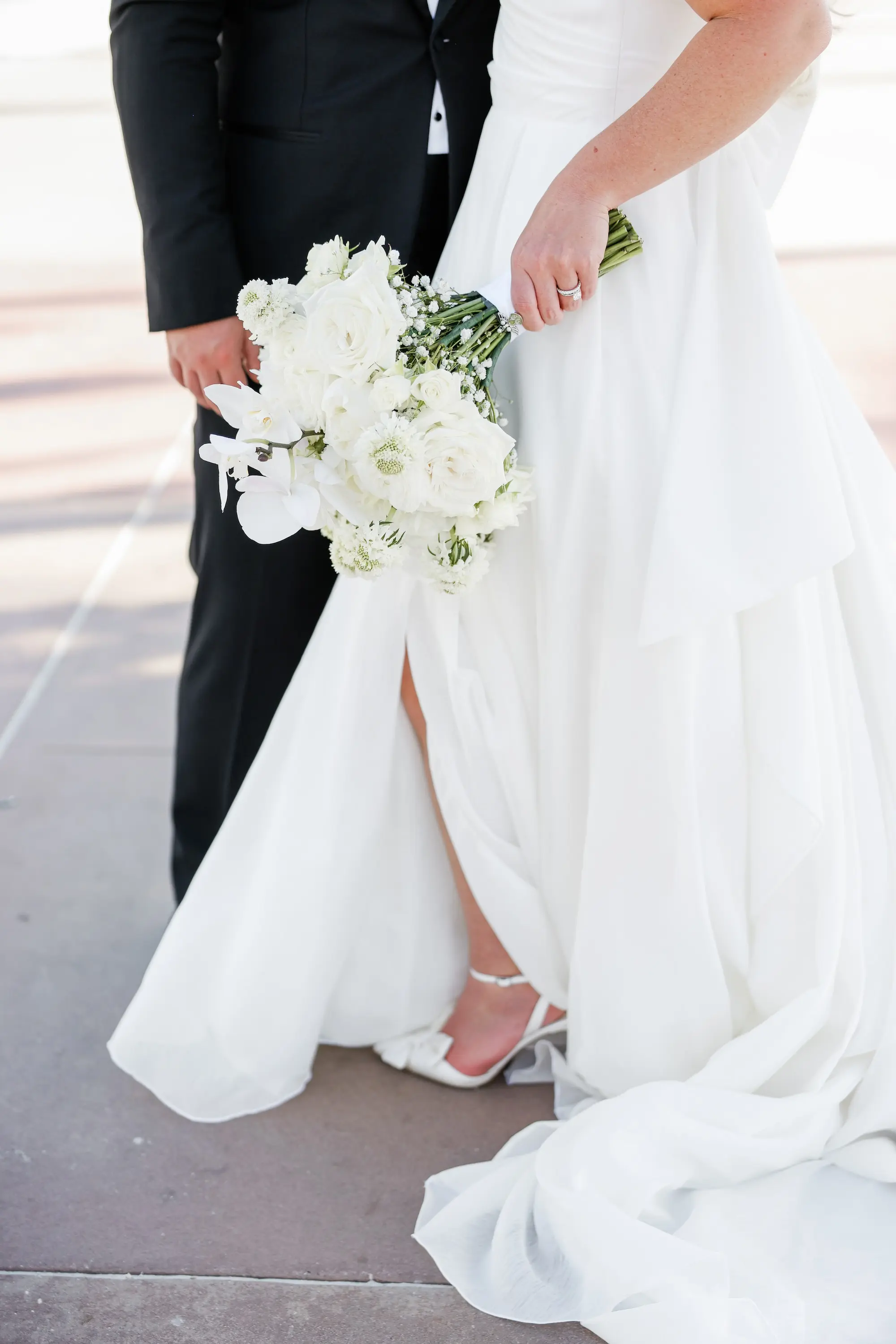 23Classic White Florida Wedding Ideas - Classic, White Rooftop Wedding | Hyatt Regency Clearwater Beach Monochromatic White Roses and Baby's Breath Bridal Bouquet Ideas | Tampa Bay Photographer Lifelong Photography Studio