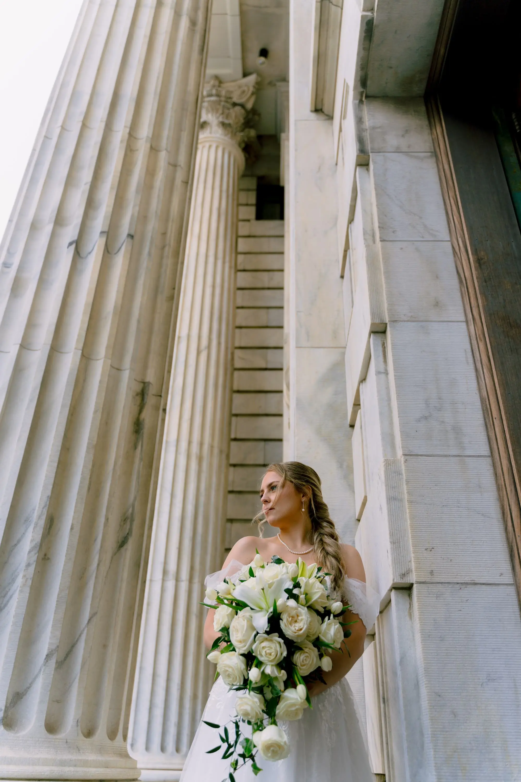 5Classic White Wedding Decor Ideas Tampa Venue Le Meriden - Classic, White Downtown Tampa Wedding | Le Méridien White Bridal Bouquet Inspiration | Tampa Bay Event Venue Le Meridien