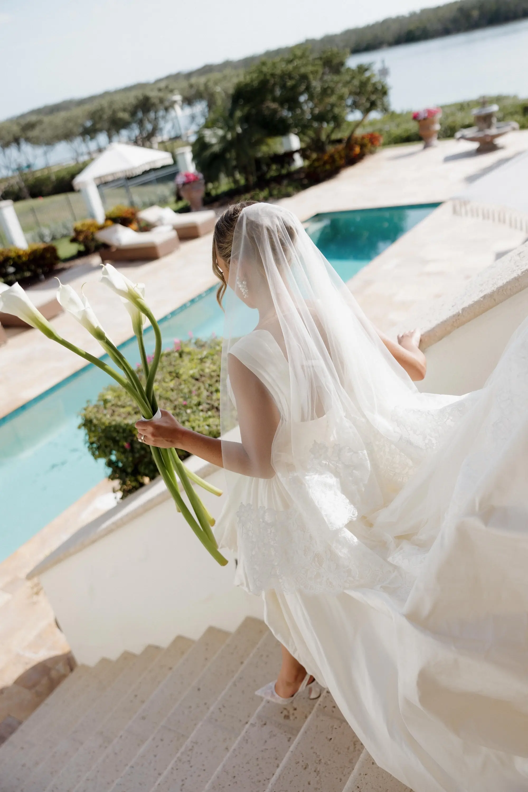 10Elegant Cream Vintage Wedding Inspiration - Luxurious, Neutral Downtown St. Pete Wedding | The Vinoy Bridal Wedding Portrait