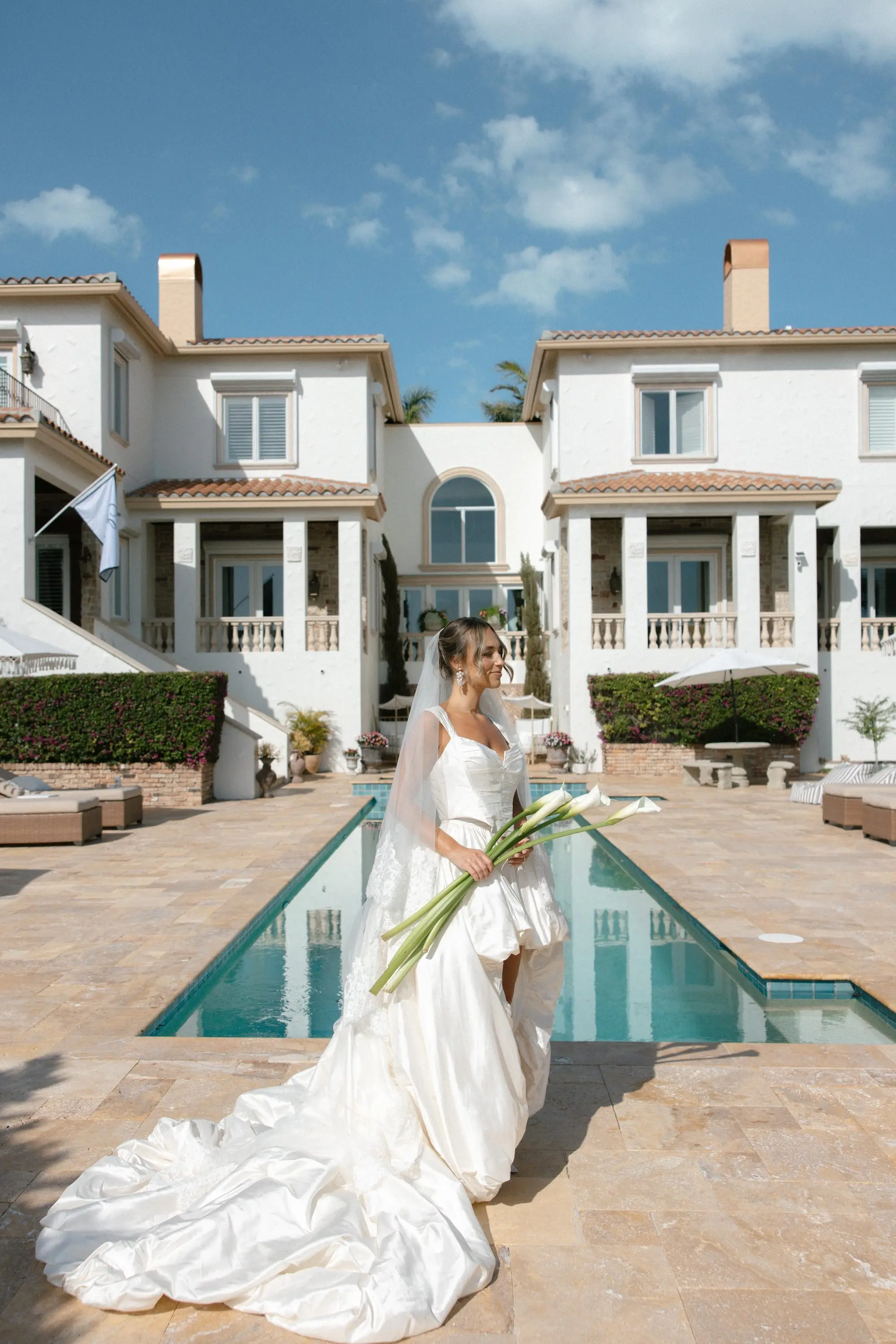 12Elegant Cream Vintage Wedding Inspiration - Luxurious, Neutral Downtown St. Pete Wedding | The Vinoy Elegant Ivory J Andreatta Wedding Dress Inspiration | Unique White Long-Stemmed Calla Lily Bridal Bouquet Ideas