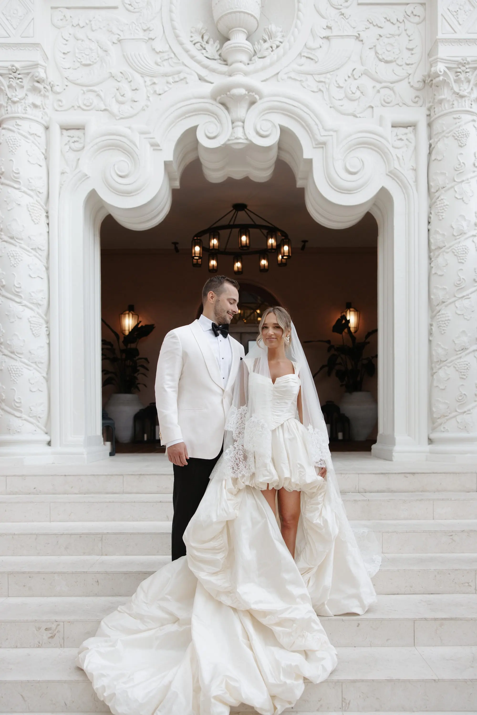 25Elegant Cream Vintage Wedding Inspiration St Pete Venue The Vinoy - Luxurious, Neutral Downtown St. Pete Wedding | The Vinoy Bride and Groom Wedding Portrait | St Pete Event Venue The Vinoy