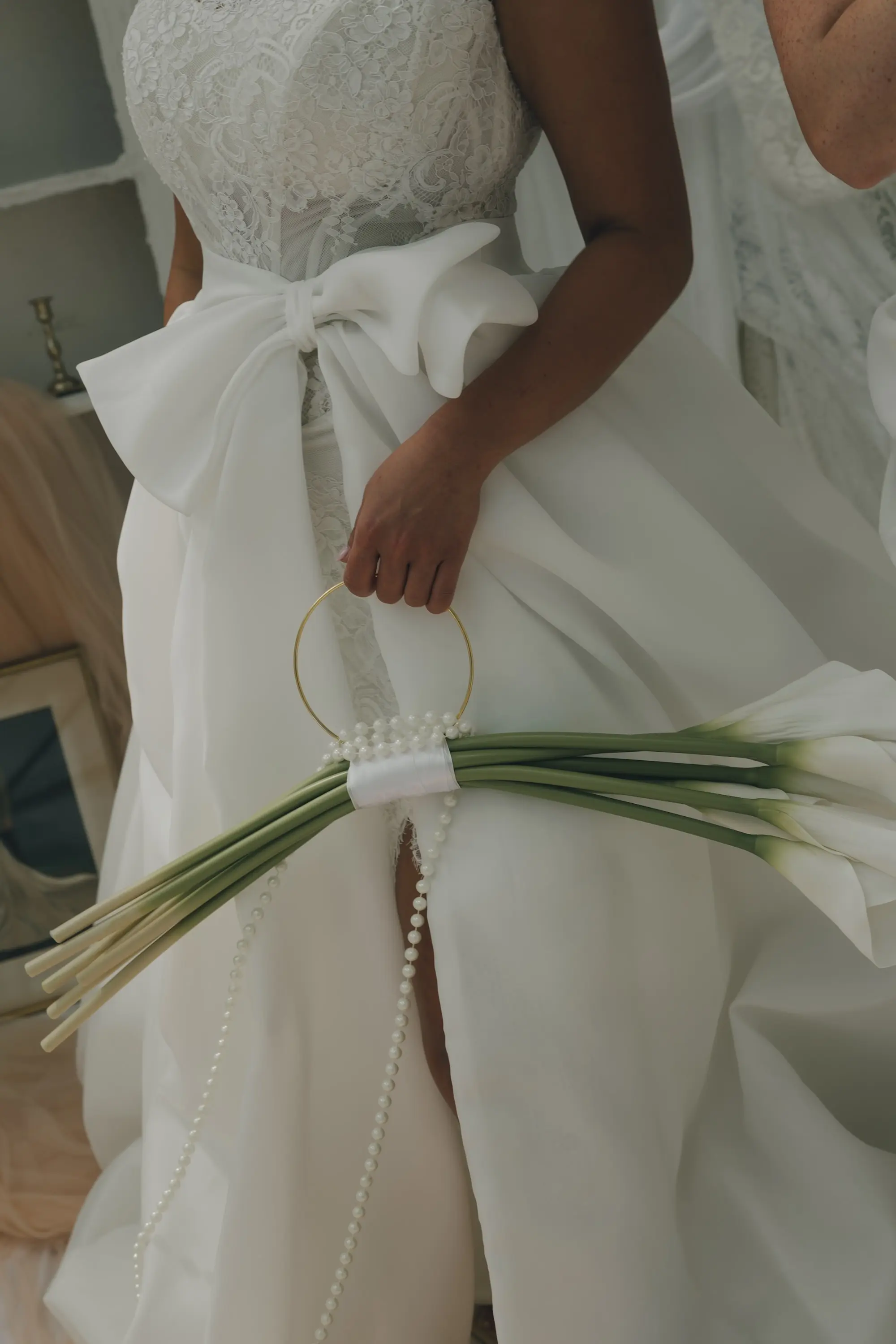 Calla Lily Purse Bridal Bouquet with Pearls | Moody Elegant Wedding Inspiration