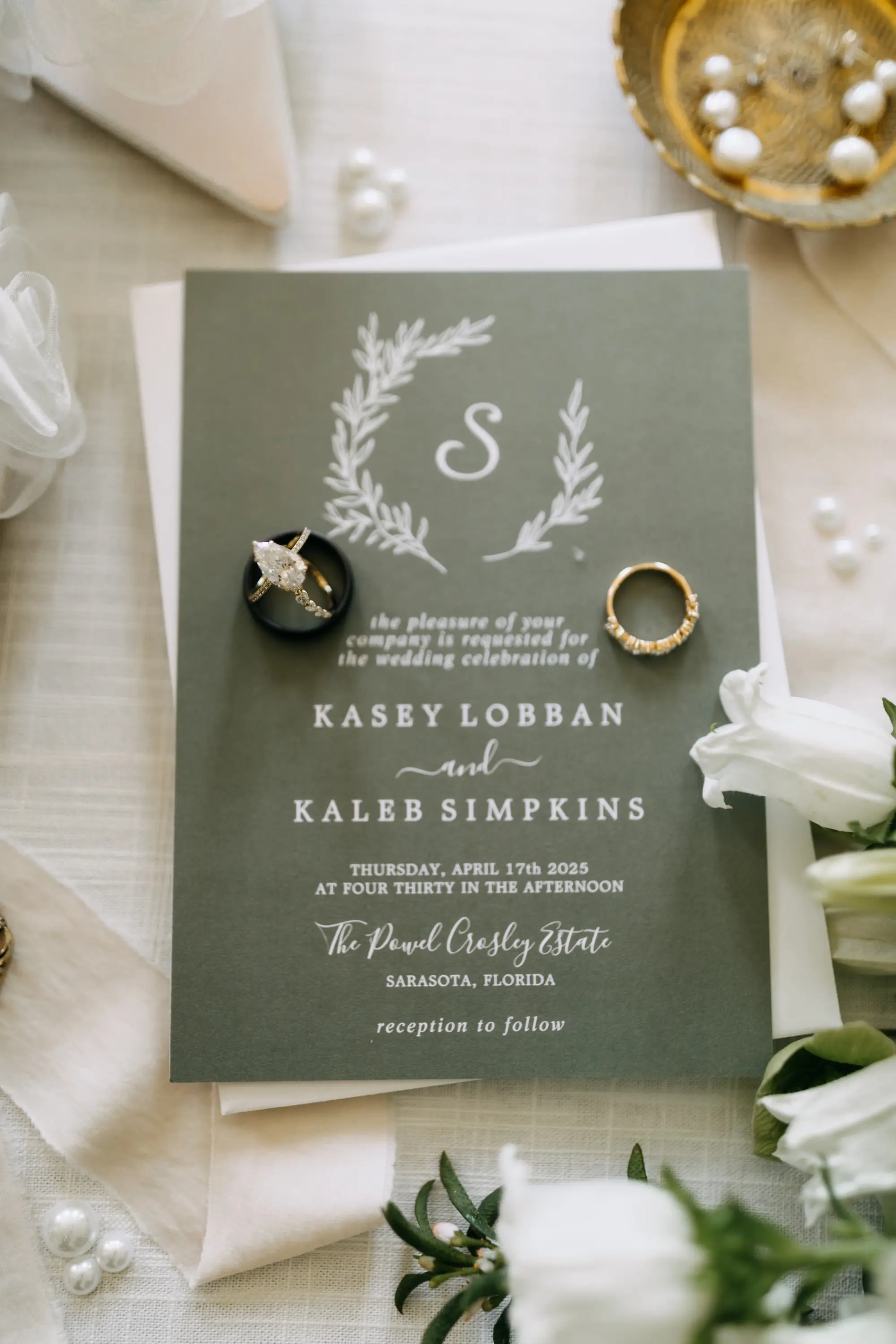 Romantic Green and White Wedding Invitation Ideas