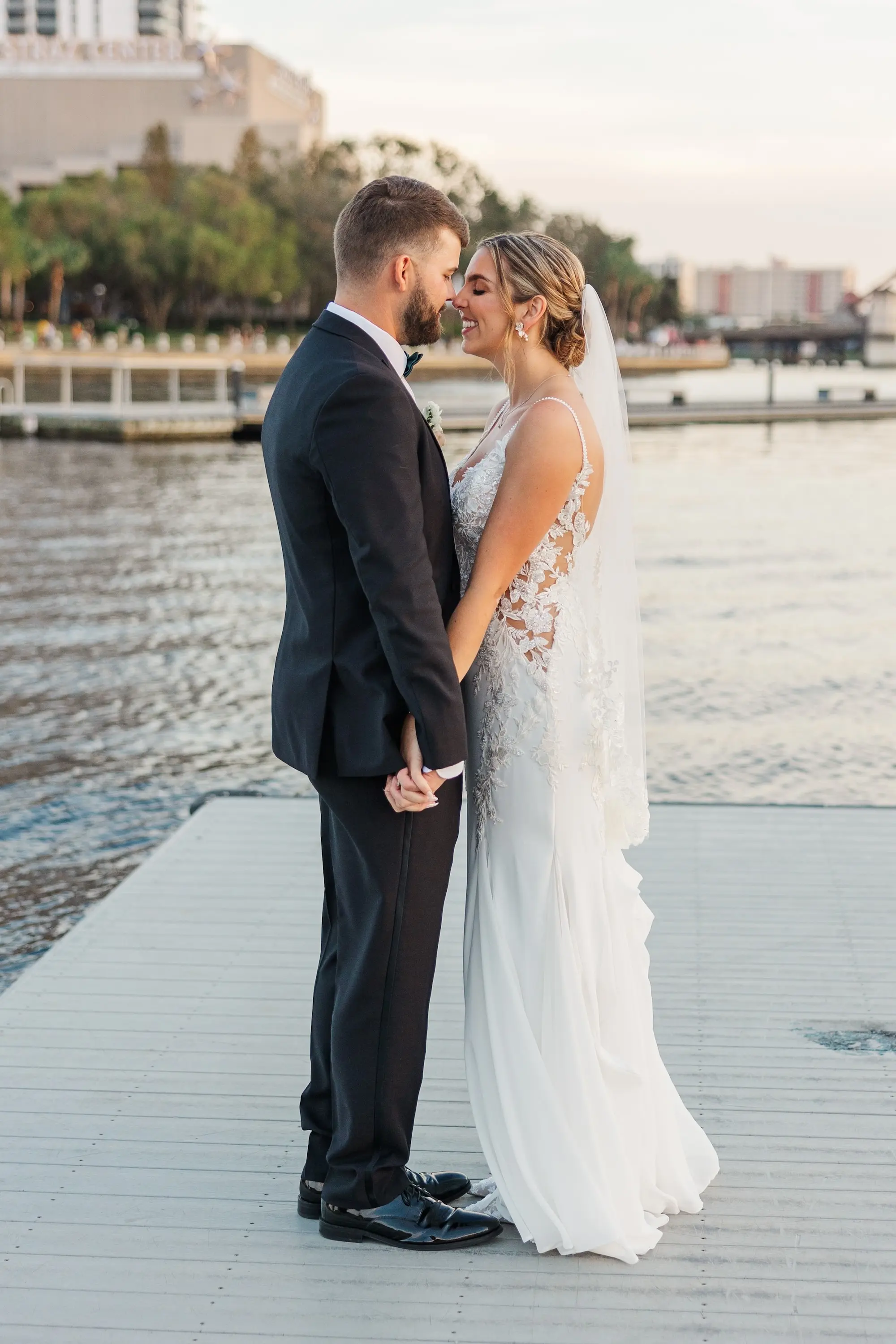 33Classic Emerald Green and Champagne Wedding Inspiration - Classic Emerald Green Downtown Tampa Wedding | Bob Buckhorn Center Bride and Groom Hillsborough Riverfront Wedding Portrait | Tampa Bay Photographer Mary Anna Photography