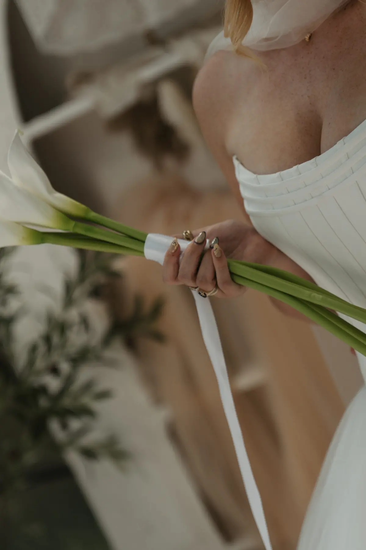 Modern Minimalist Cala Lily Bridal Bouquet | Moody Elegant Wedding Inspiration