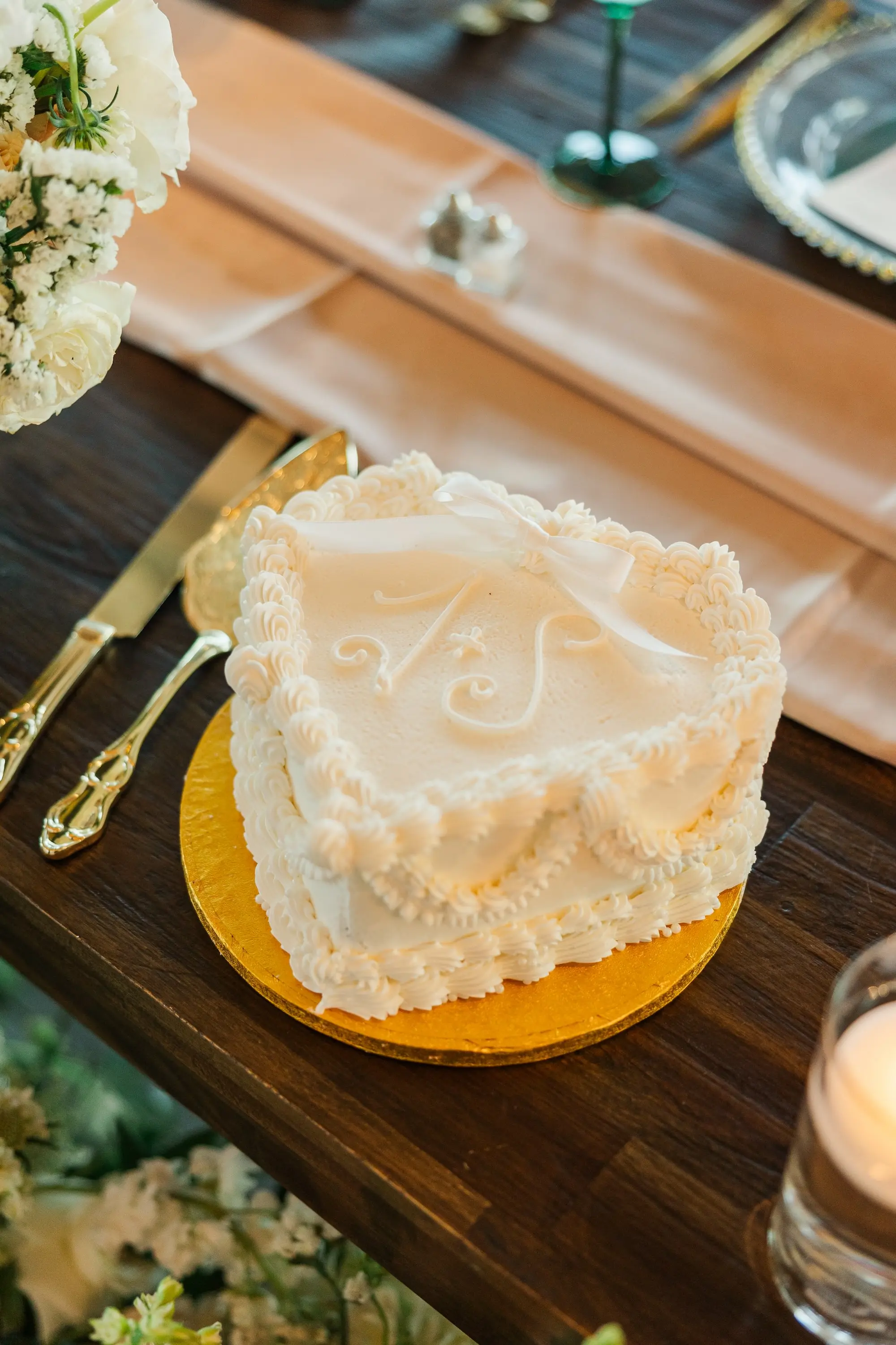 52Classic Emerald Green and Champagne Wedding Inspiration - Classic Emerald Green Downtown Tampa Wedding | Bob Buckhorn Center Modern Vintage Monochromatic White Heart Cake with Initials Inspiration | Gold Cake Serving Ware Ideas