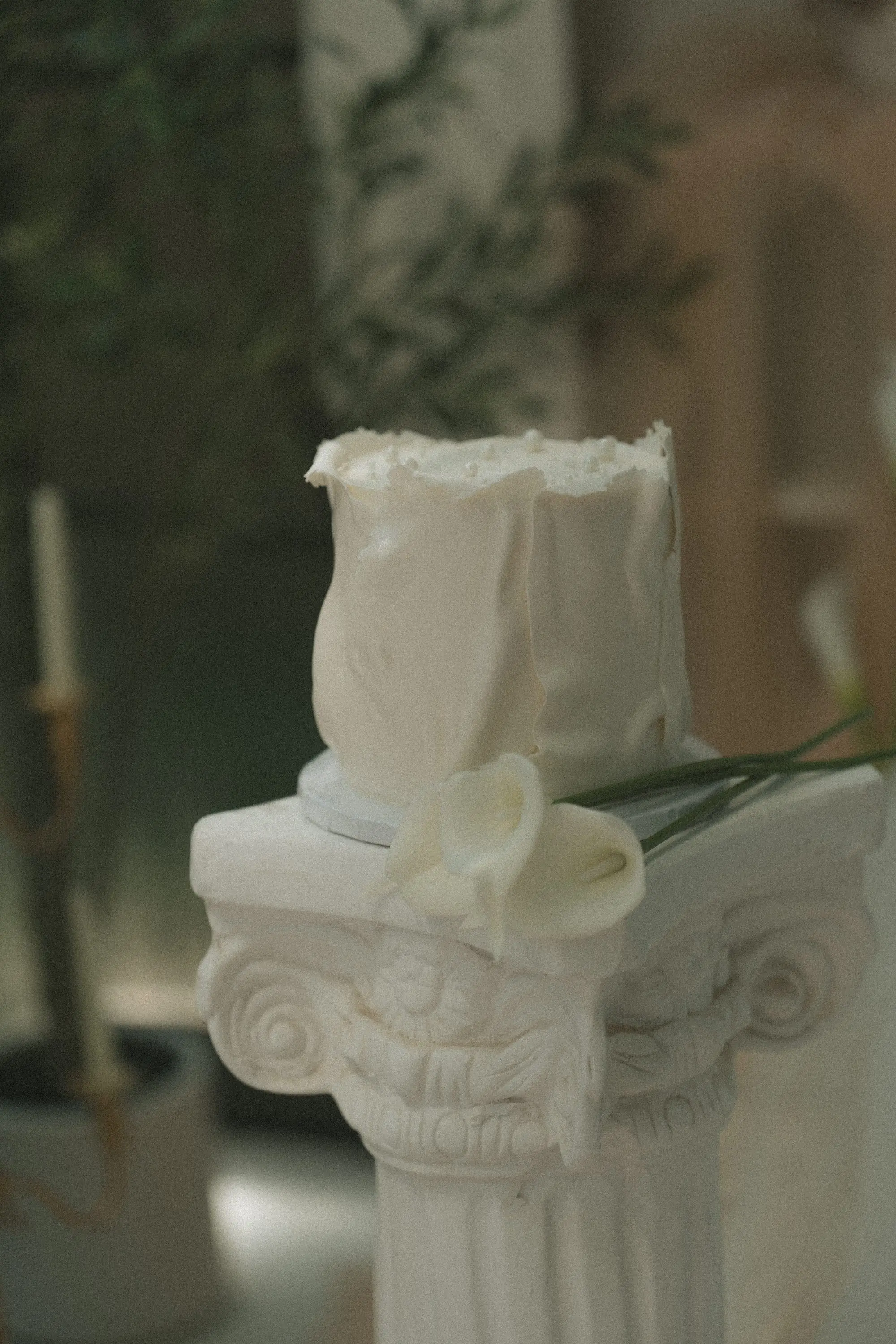Modern Vintage Wedding Cake Ideas | Moody Elegant Wedding Inspiration