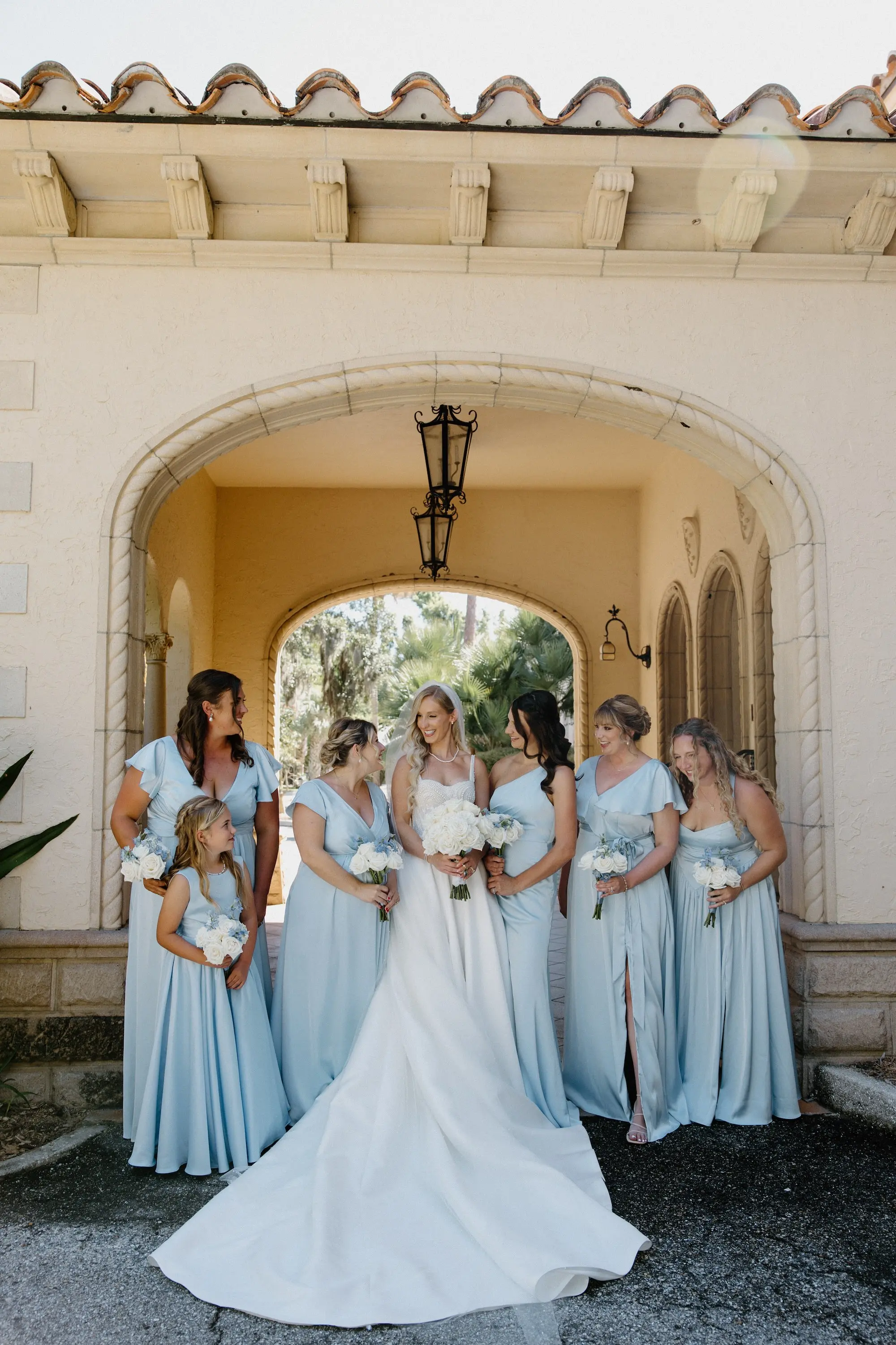 Elegant Blue And White Outdoor Sarasota Wedding | Powel Crosley Estate