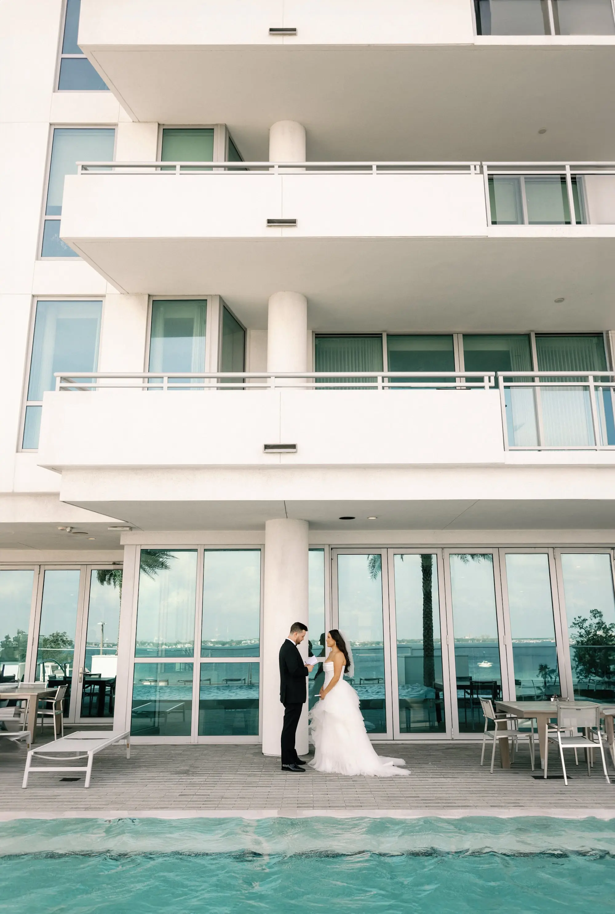 10Modern Classic Black and White Wedding Inspiration - Modern, Black and White Tampa Wedding | Hyde House Public Studio Bride and Groom Private Vows Wedding Portrait | Tampa Bay Photographer Dewitt For Love Photography