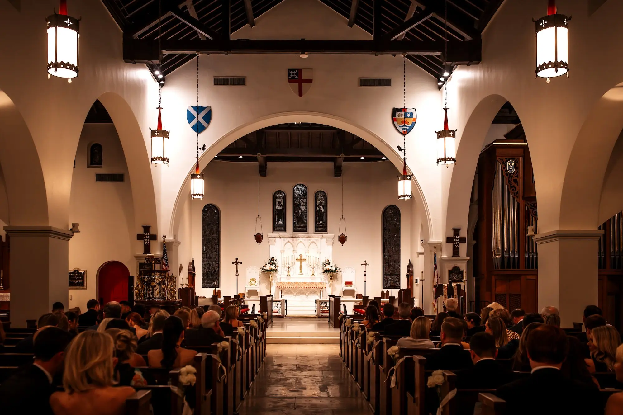 15Modern Black and White Wedding Inspiration St Andrews Tampa - Timeless Black and White Downtown Tampa Wedding | The Vault Traditional Church Wedding Ceremony Inspiration | Tampa Church Wedding Venue St. Andrew's Episcopal Church