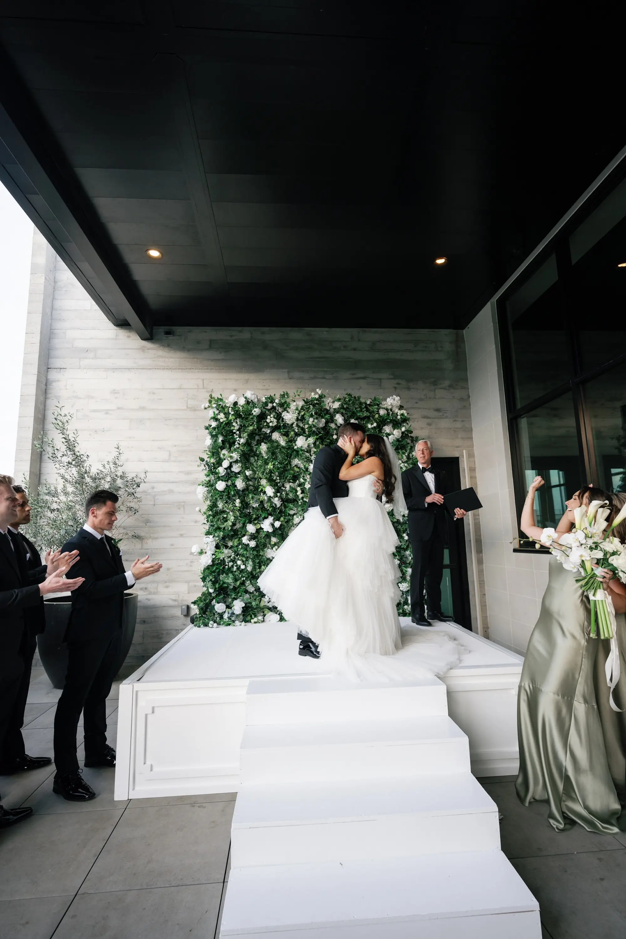 25Modern Classic Black and White Wedding Inspiration - Modern, Black and White Tampa Wedding | Hyde House Public Studio Bride and Groom First Kiss Wedding Portrait | Tampa Photographer Dewitt For Love Photography