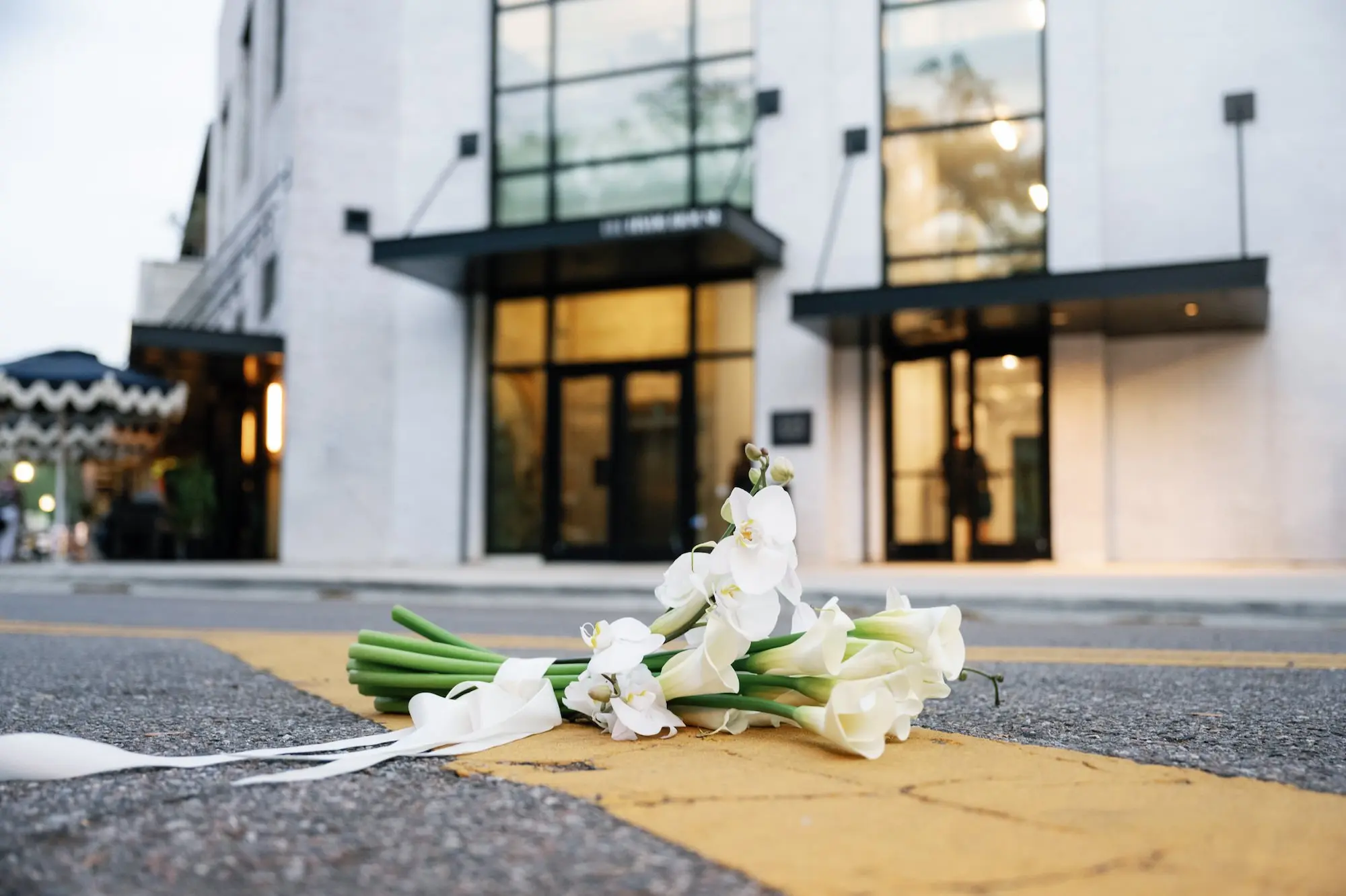 29Modern Classic Black and White Wedding Inspiration - Modern, Black and White Tampa Wedding | Hyde House Public Studio Modern White Bridal Bouquet Ideas