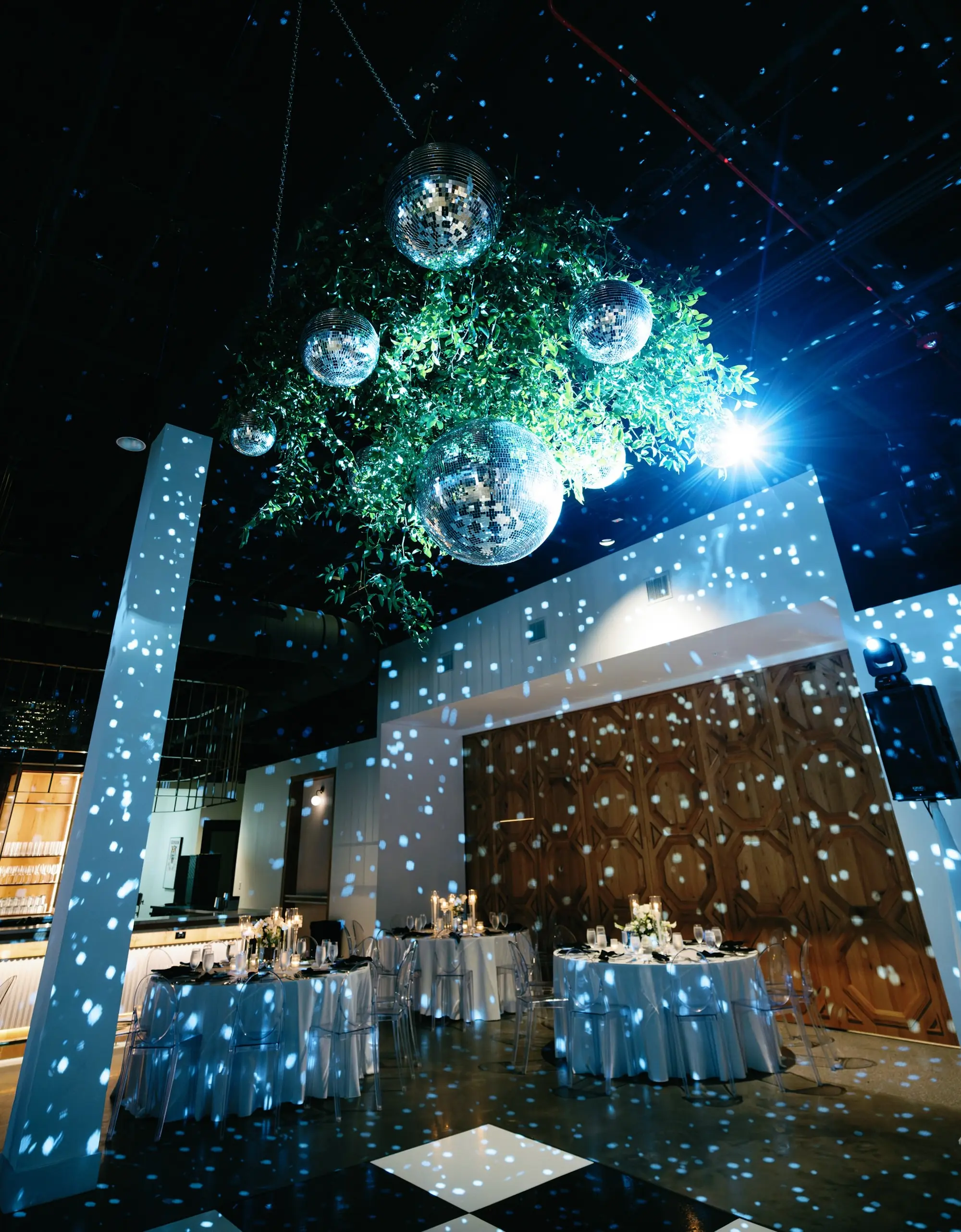 33Modern Classic Black and White Wedding Inspiration Tampa Venue Hyde House - Modern, Black and White Tampa Wedding | Hyde House Public Studio Modern Classic Black and White Wedding Reception Decor Inspiration | Tampa Bay Event Venue Hyde House Public Studio