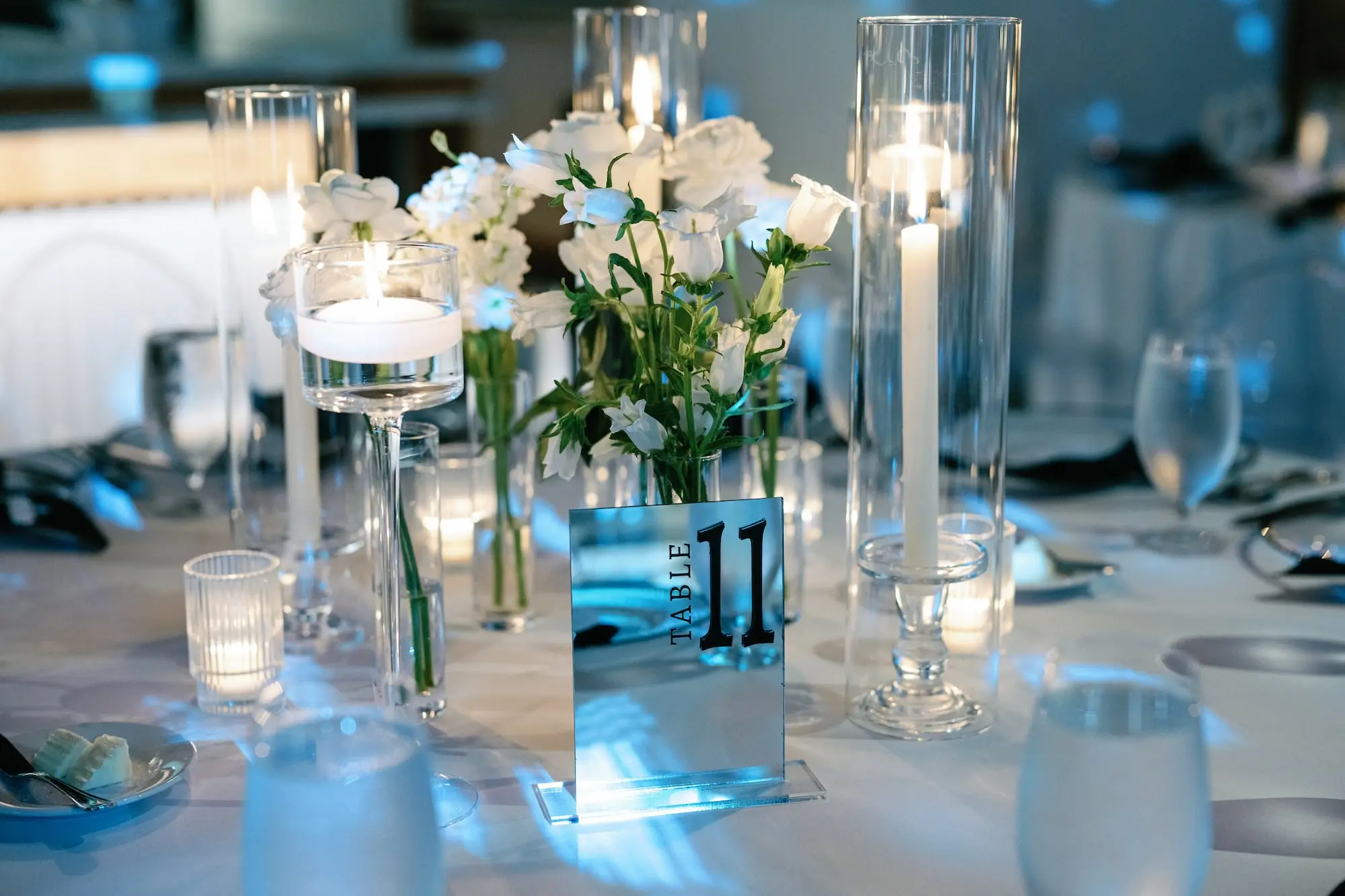 37Modern Classic Black and White Wedding Inspiration - Modern, Black and White Tampa Wedding | Hyde House Public Studio Modern Classic Black and White Wedding Reception Centerpiece Decor Ideas | Tampa Bay Kate Ryan Event Rentals