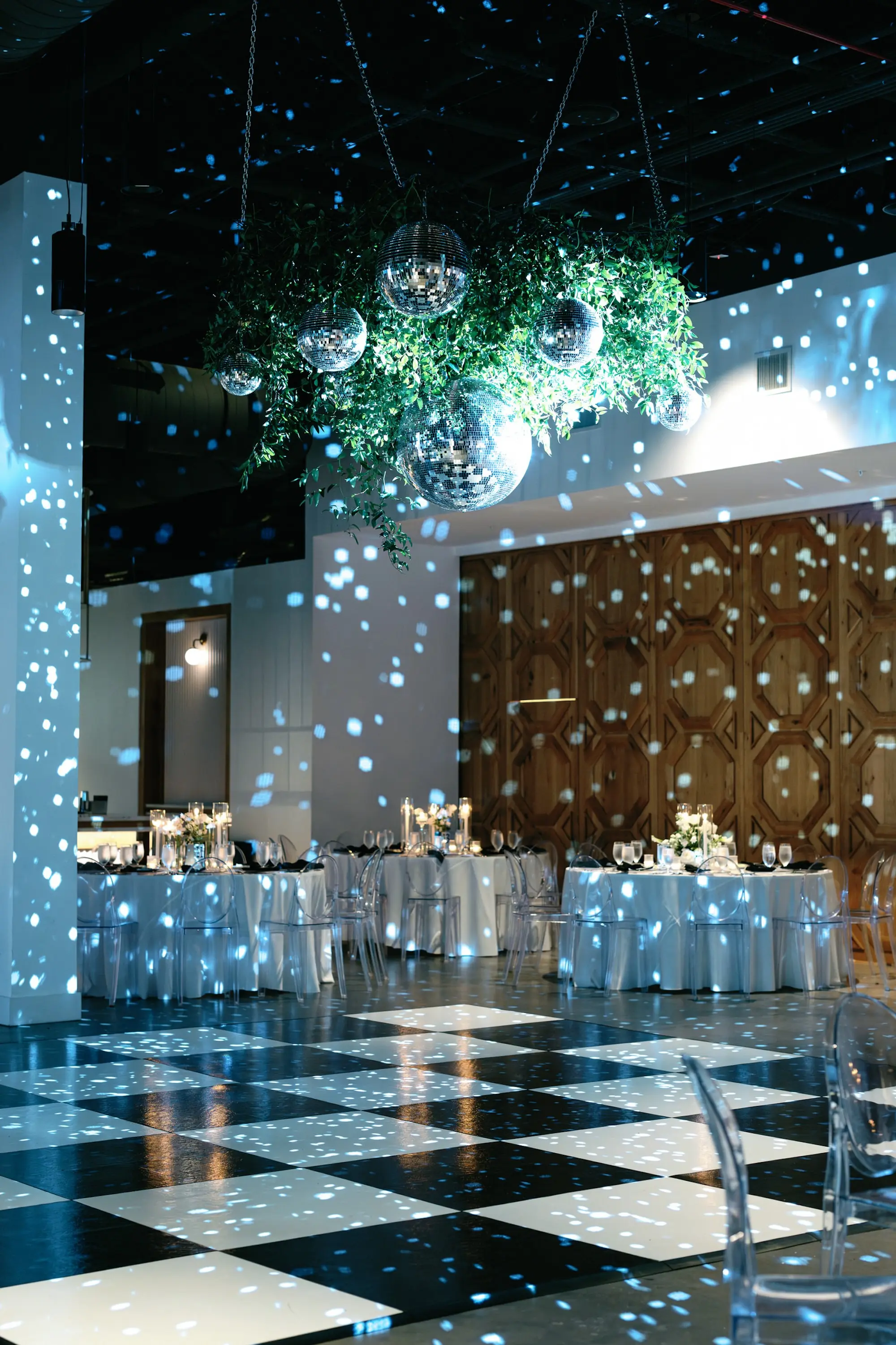 40Modern Classic Black and White Wedding Inspiration Tampa Venue Hyde House - Modern, Black and White Tampa Wedding | Hyde House Public Studio Modern Classic Black and White Wedding Reception Decor Inspiration | Tampa Bay Kate Ryan Event Rentals | Venue Hyde House Public Studio