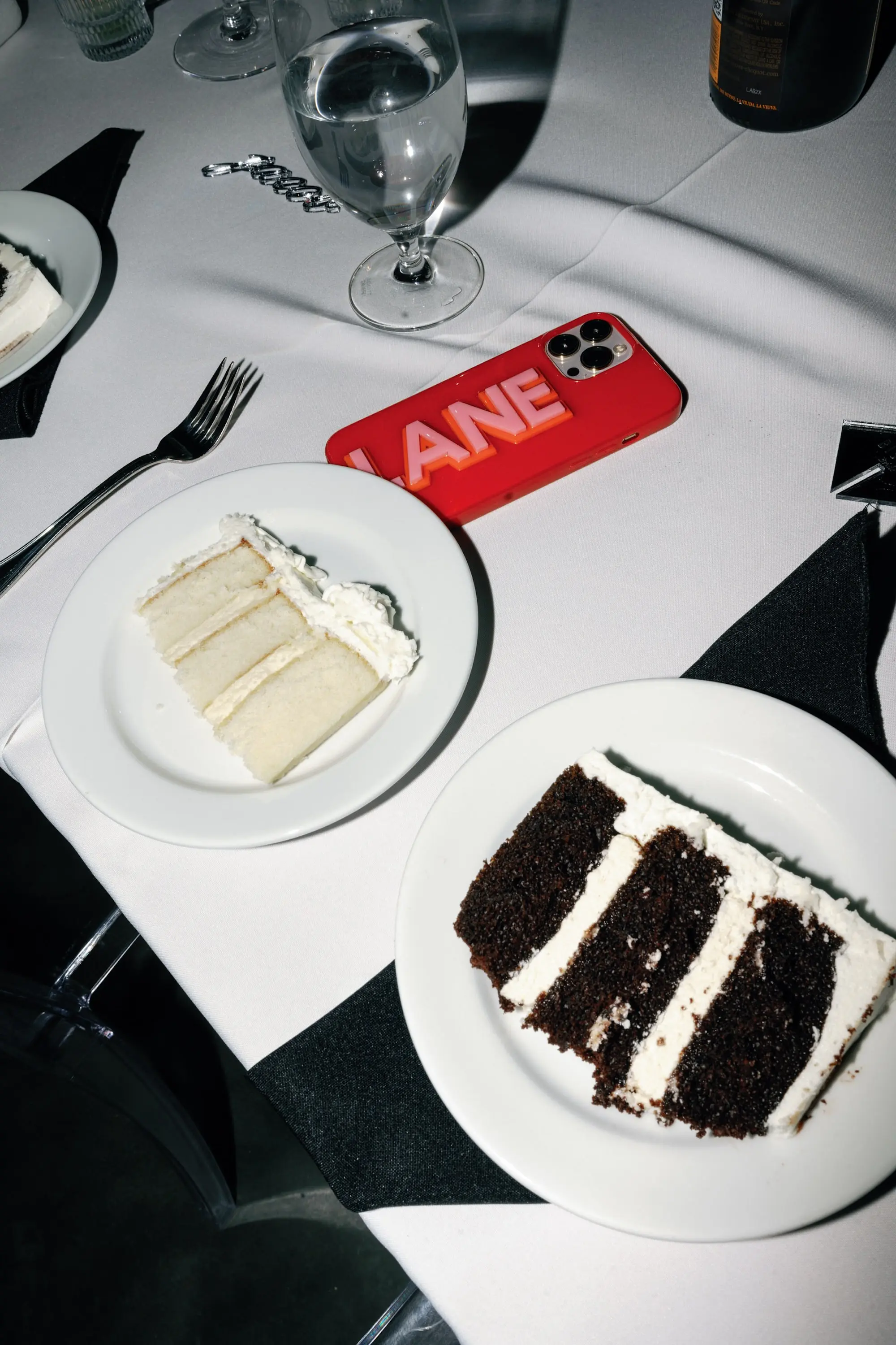 49Modern Classic Black and White Wedding Inspiration - Modern, Black and White Tampa Wedding | Hyde House Public Studio Wedding Cake Ideas